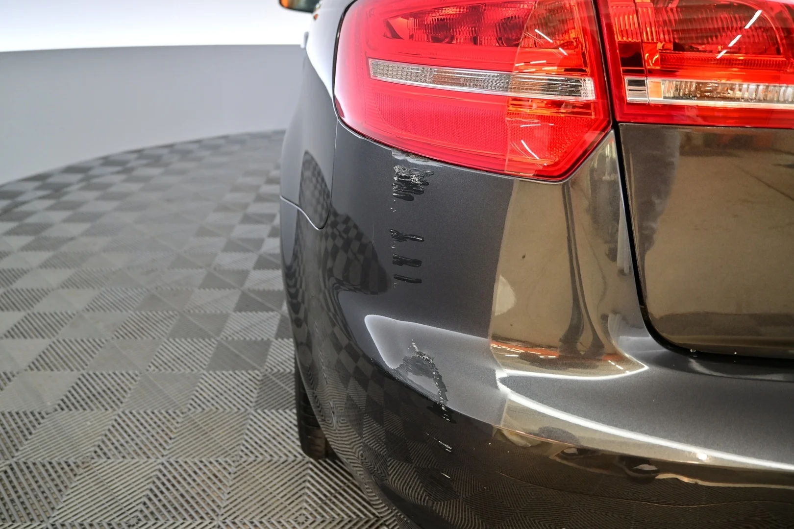 Car Image - 6D4QNfOpc7V3AVfXlB1wYA
