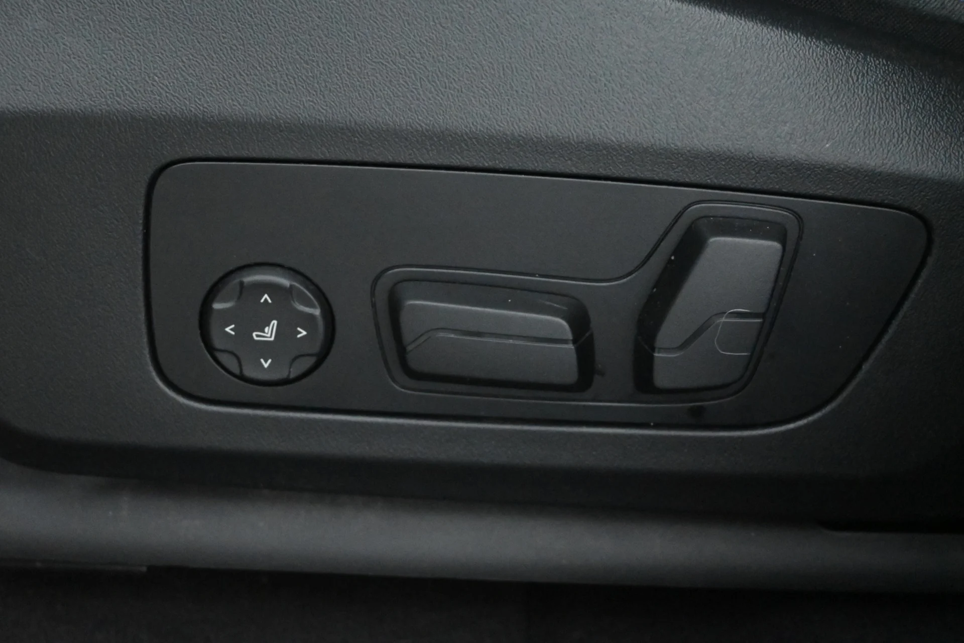 Car Image - 1RQsGym0NGtozV6QwIWSL4