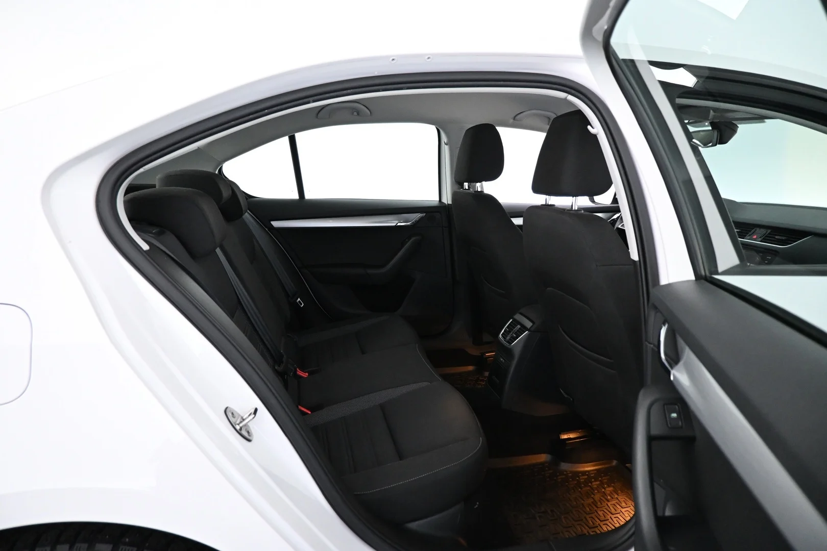 Car Image - 50XDz0X1WkifjD0N6DGGj4