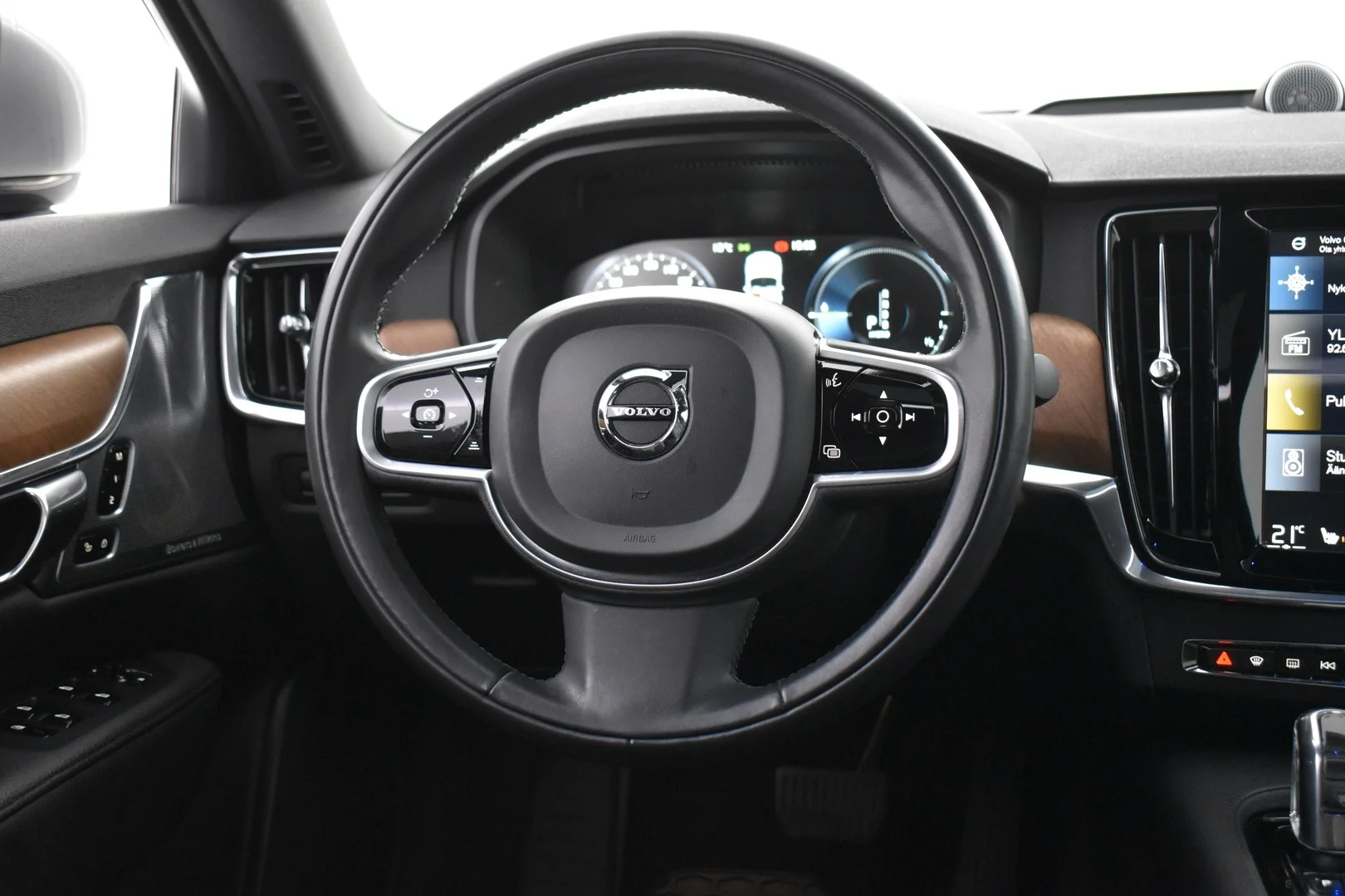 Car Image - LYCpB4ppCbdd3IlqIJheU