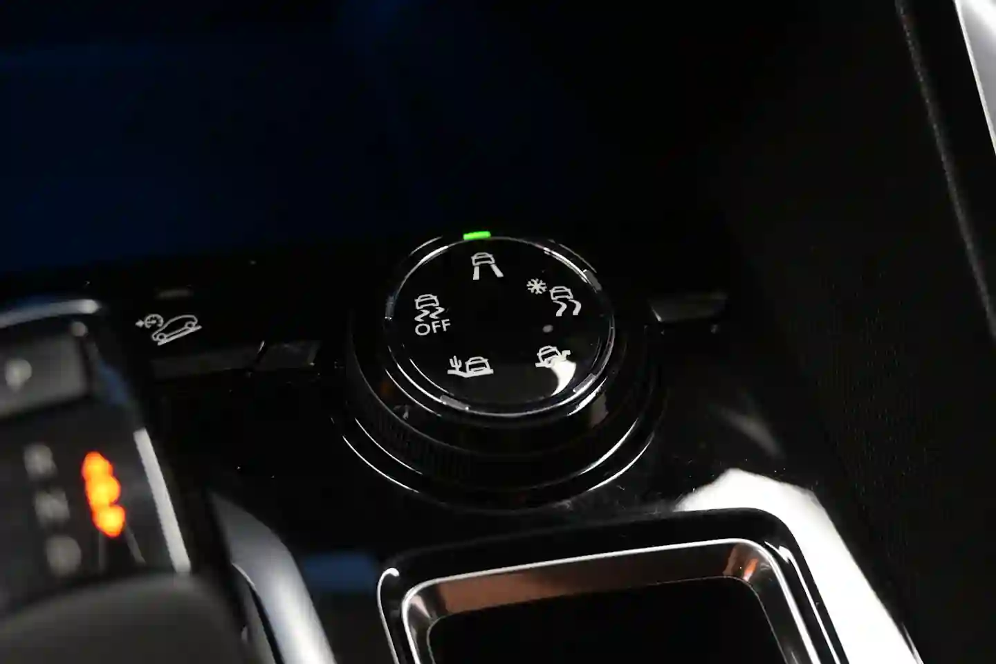 Car Image - 6OzM9BaLn2ZFmYSNowJ2ct