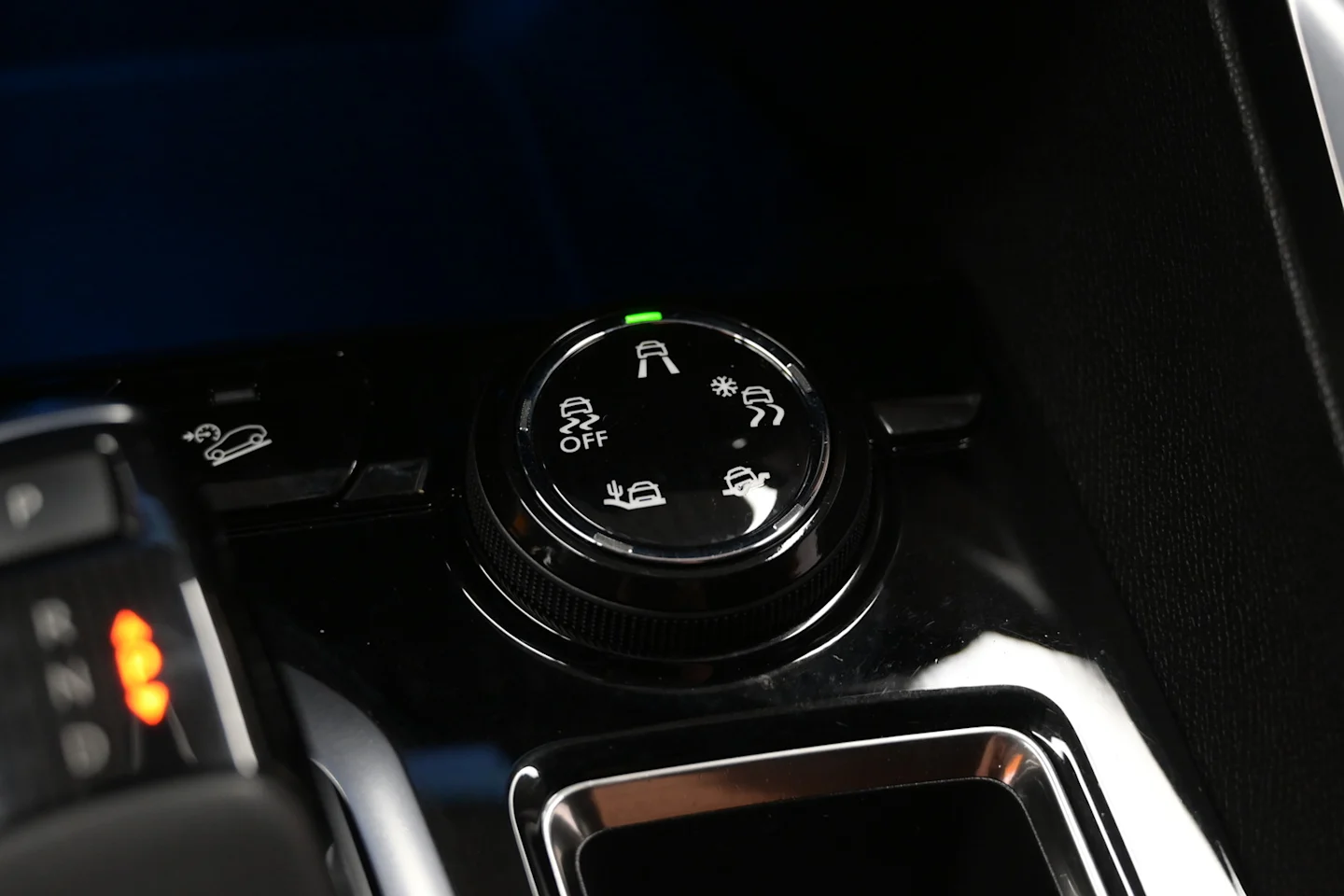 Car Image - 6OzM9BaLn2ZFmYSNowJ2ct