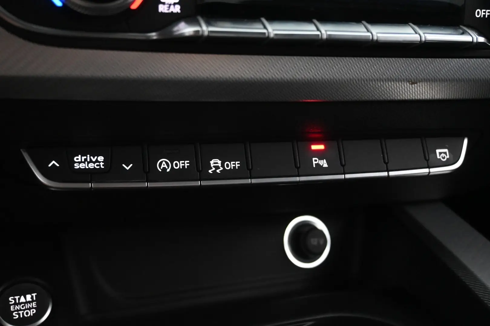 Car Image - 1nxAyhC3SXwyIJkm8xNO2l