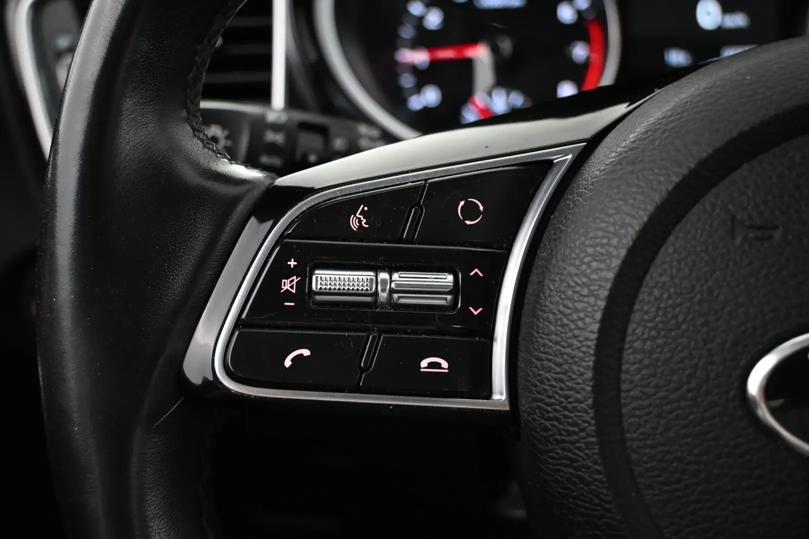 Car Image - 3vIX7nadtls1eiMsJT4uR