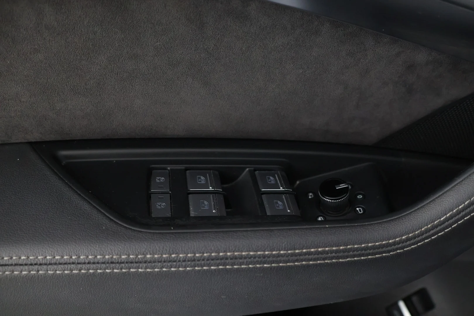 Car Image - 6ugXLCXdl5sfHLJXHmnD7C