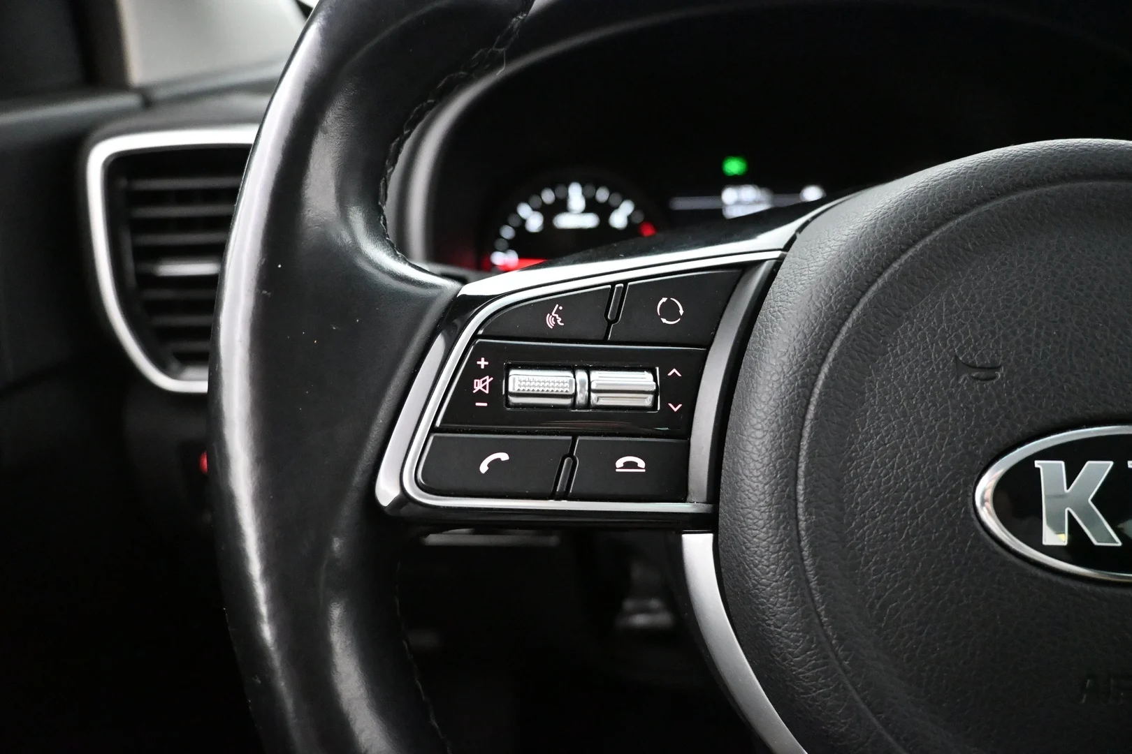 Car Image - 7C4lEjkFtvku6Q8aFLMSKV
