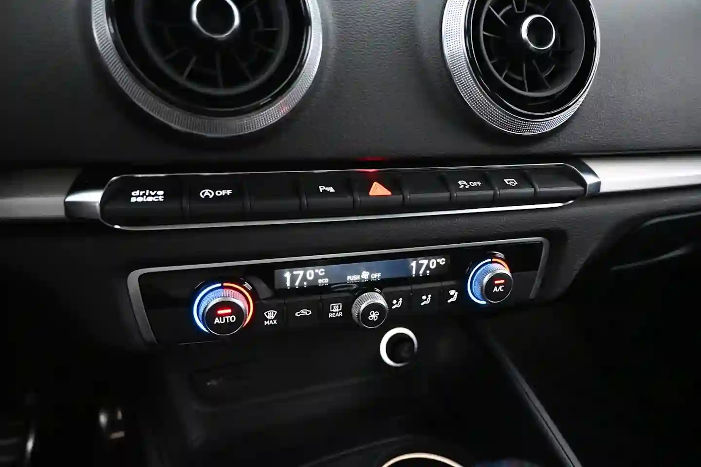 Car Image - Dhq3VjHE156xrsckq7XfK
