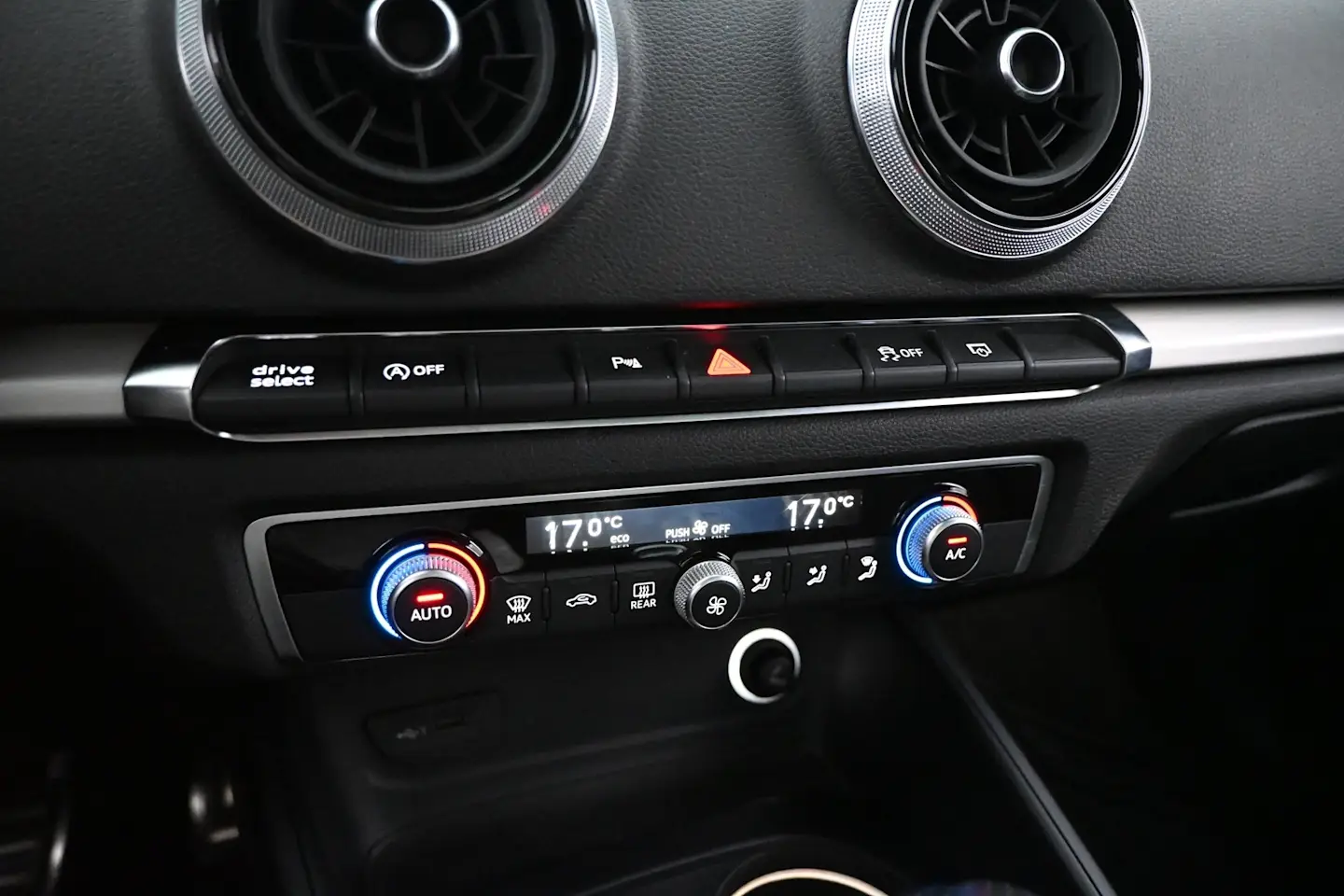 Car Image - Dhq3VjHE156xrsckq7XfK