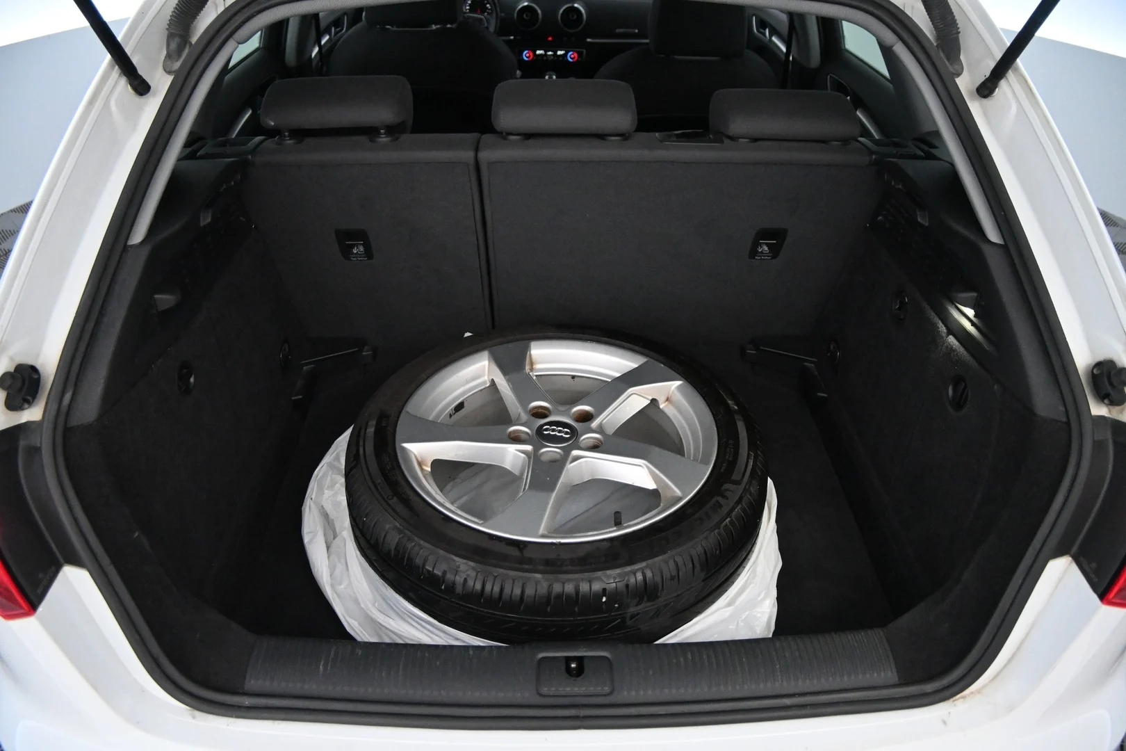 Car Image - 78IIM82vVBgsLxLSCsTKOQ