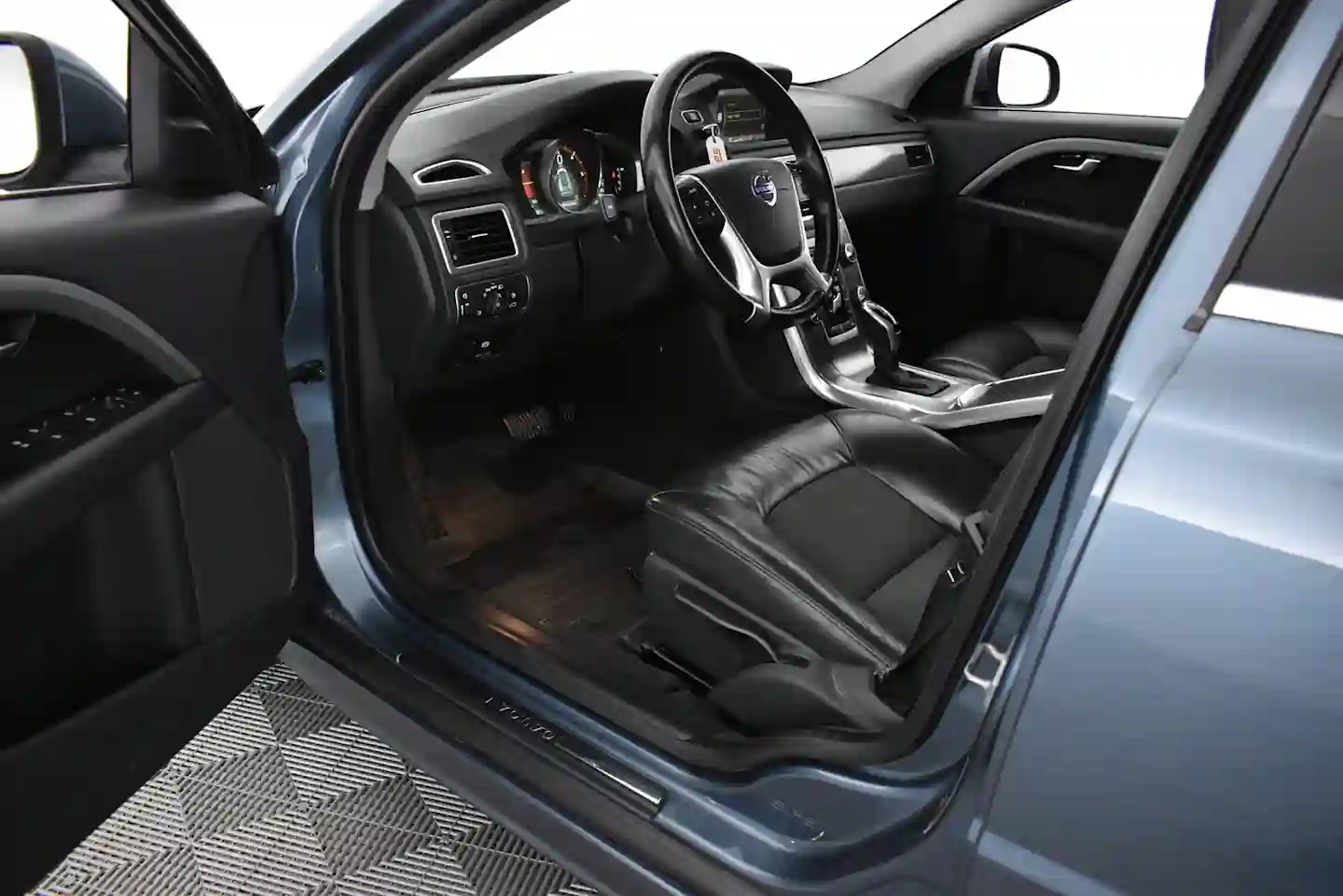 Car Image - 6swUg5RVtYa17G10GFml9b