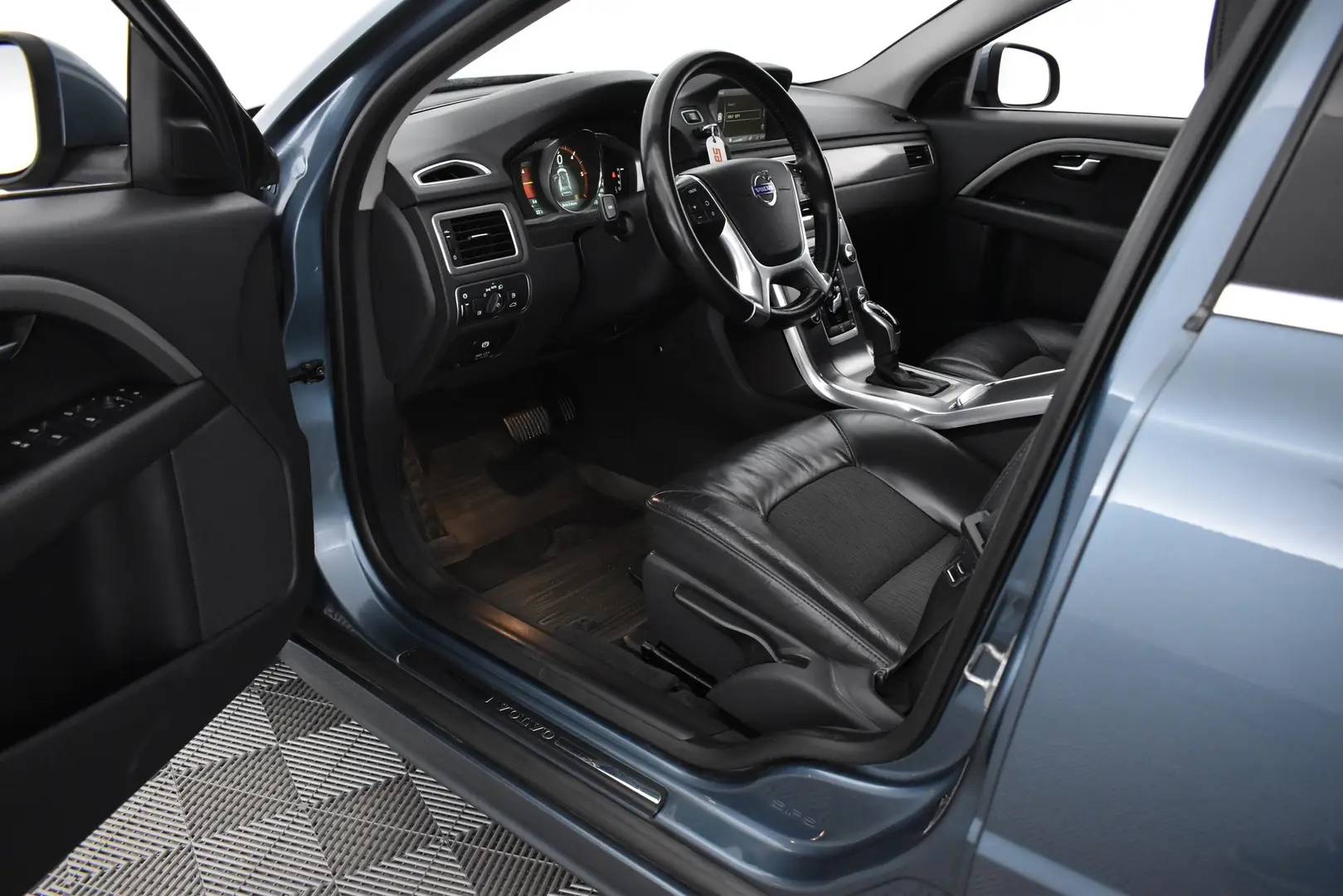 Car Image - 6swUg5RVtYa17G10GFml9b