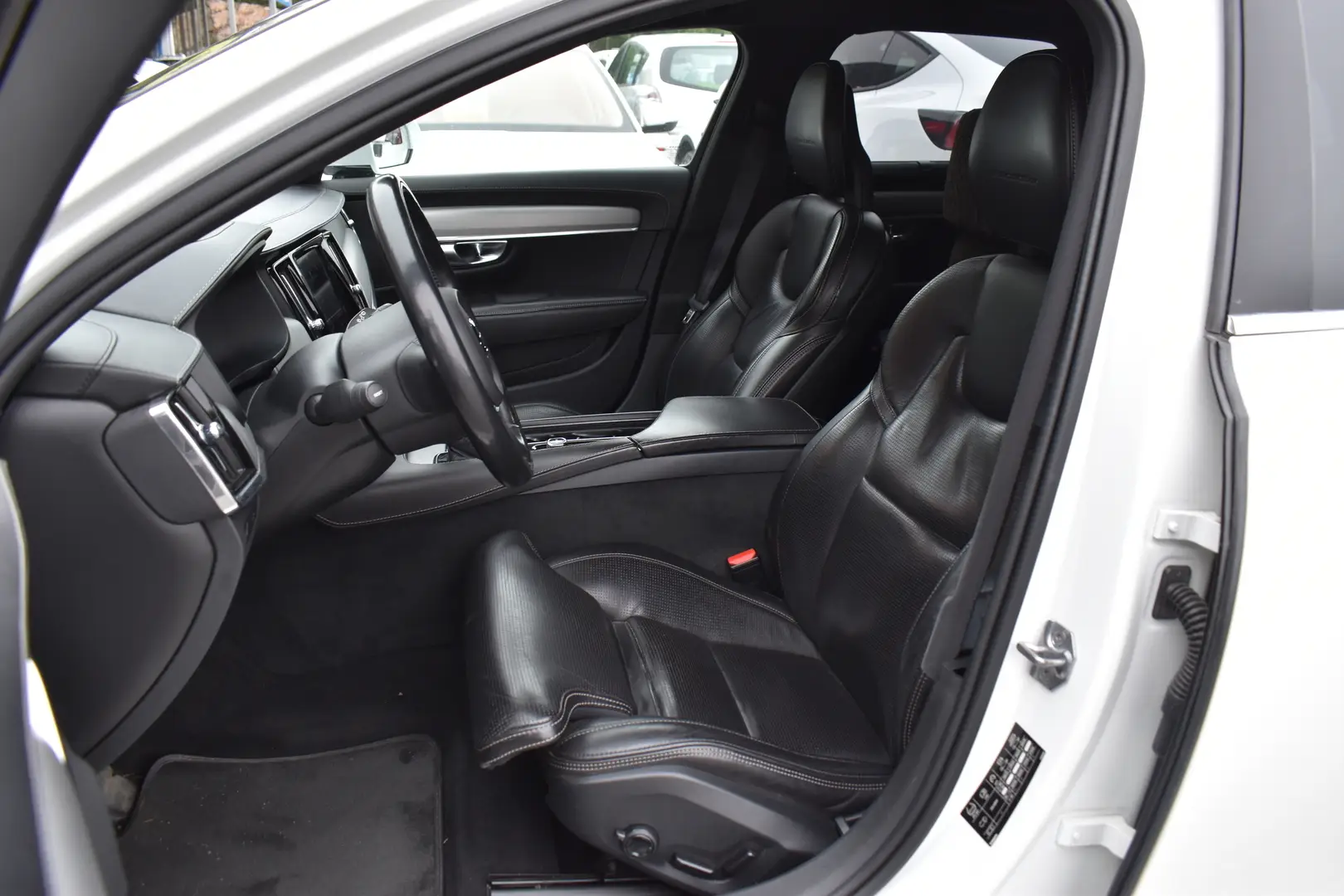 Car Image - 4W9GlQn7JX7ByNv3QEqw67