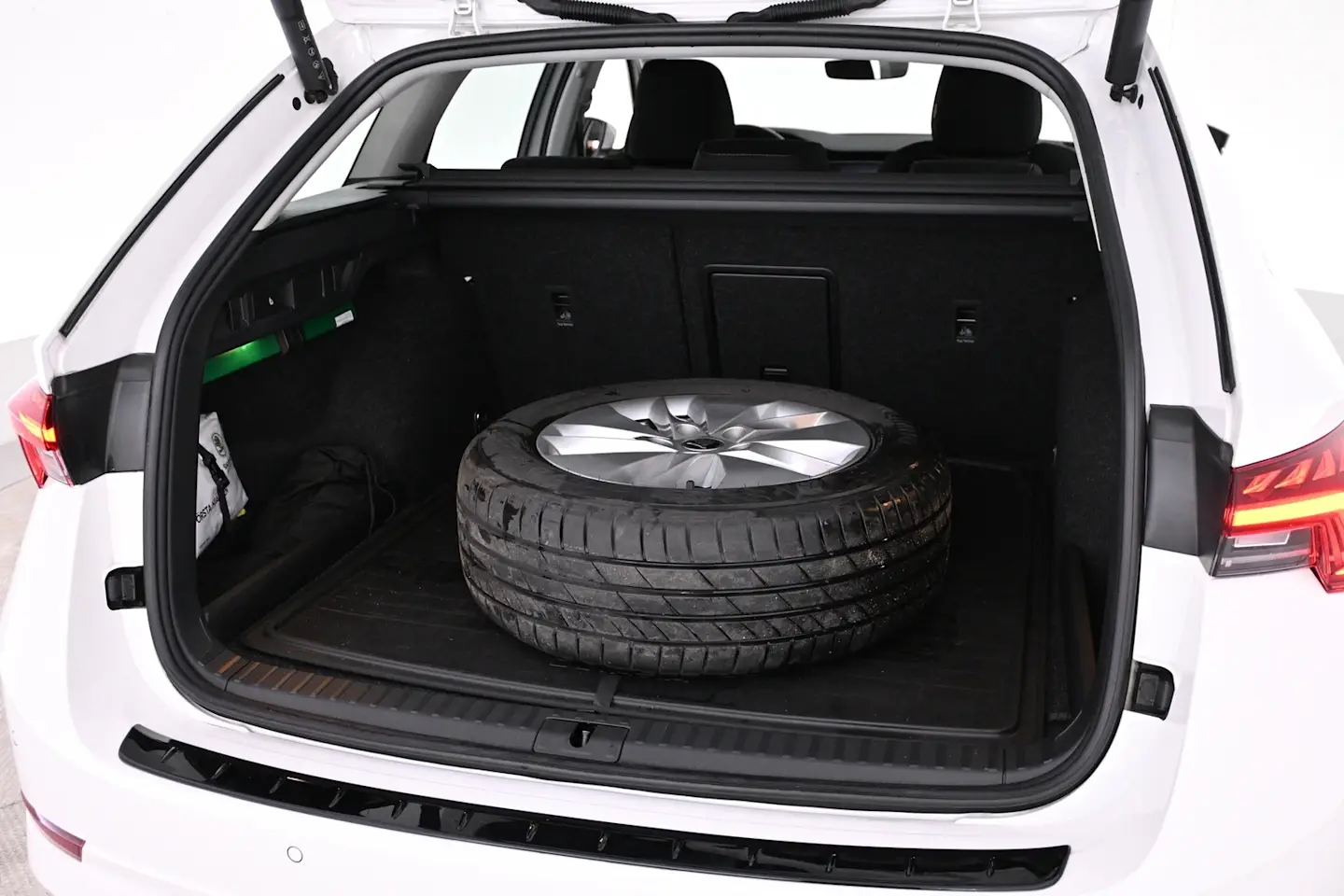 Car Image - 50WtcGiVfmvhqokNAtiJqy