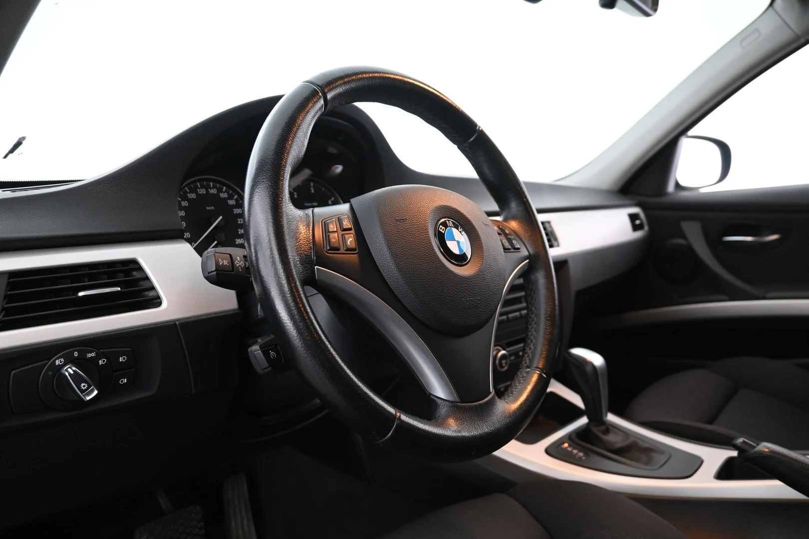 Car Image - jWvawT23Y8BiooU22xQDv