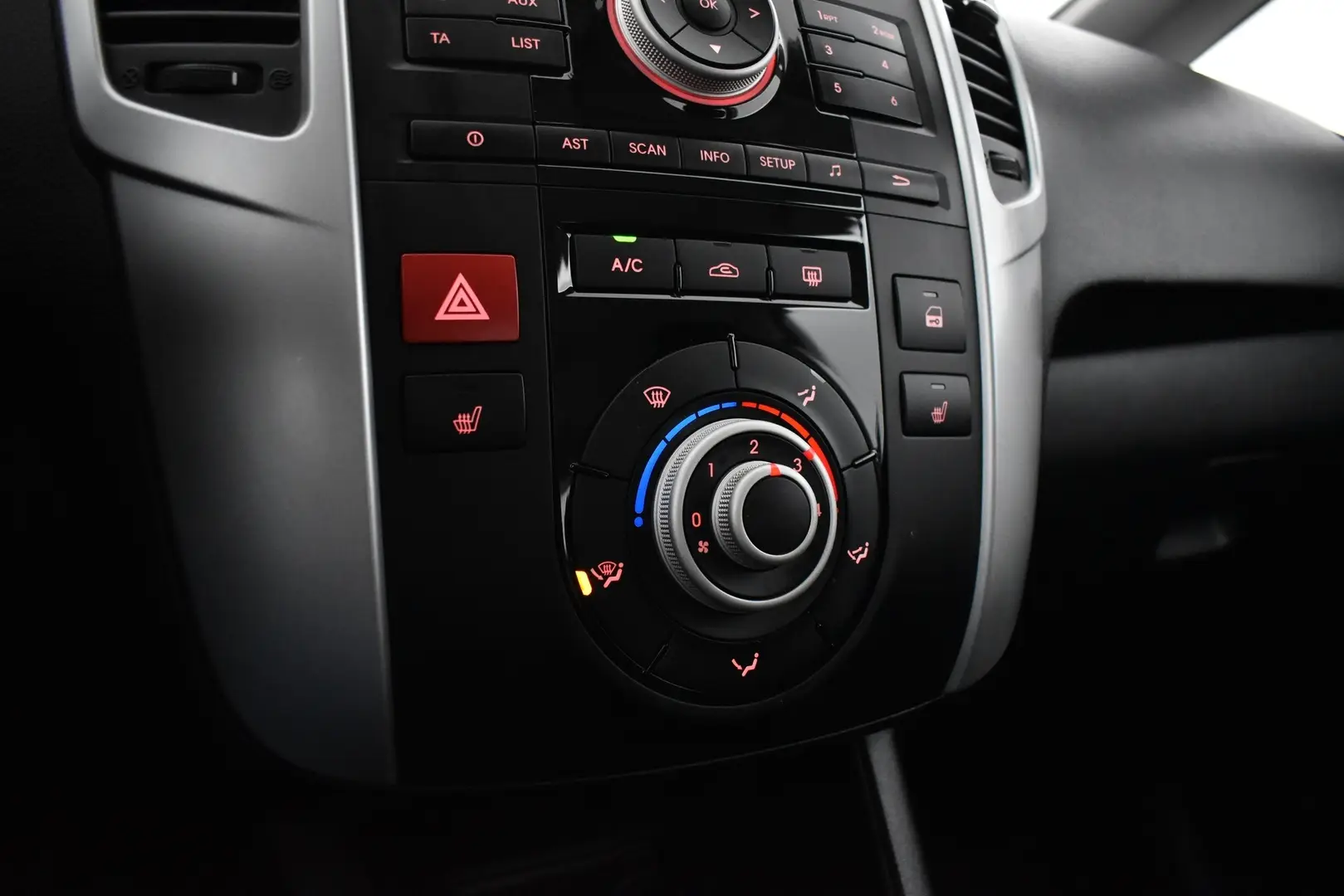 Car Image - 1HE9O2iQMZK1yWbxWjgE4X