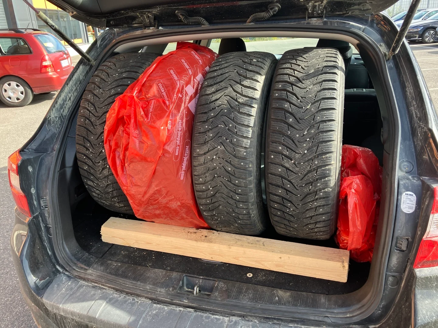 Car Image - 1UTfvhbwCMFkmJqueZtHRO