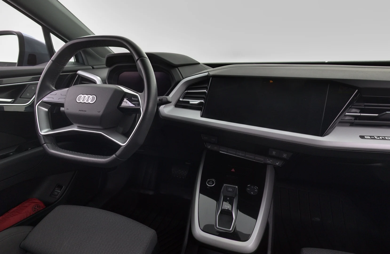 Car Image - KqMTHVwRjYARg18T7ScPj