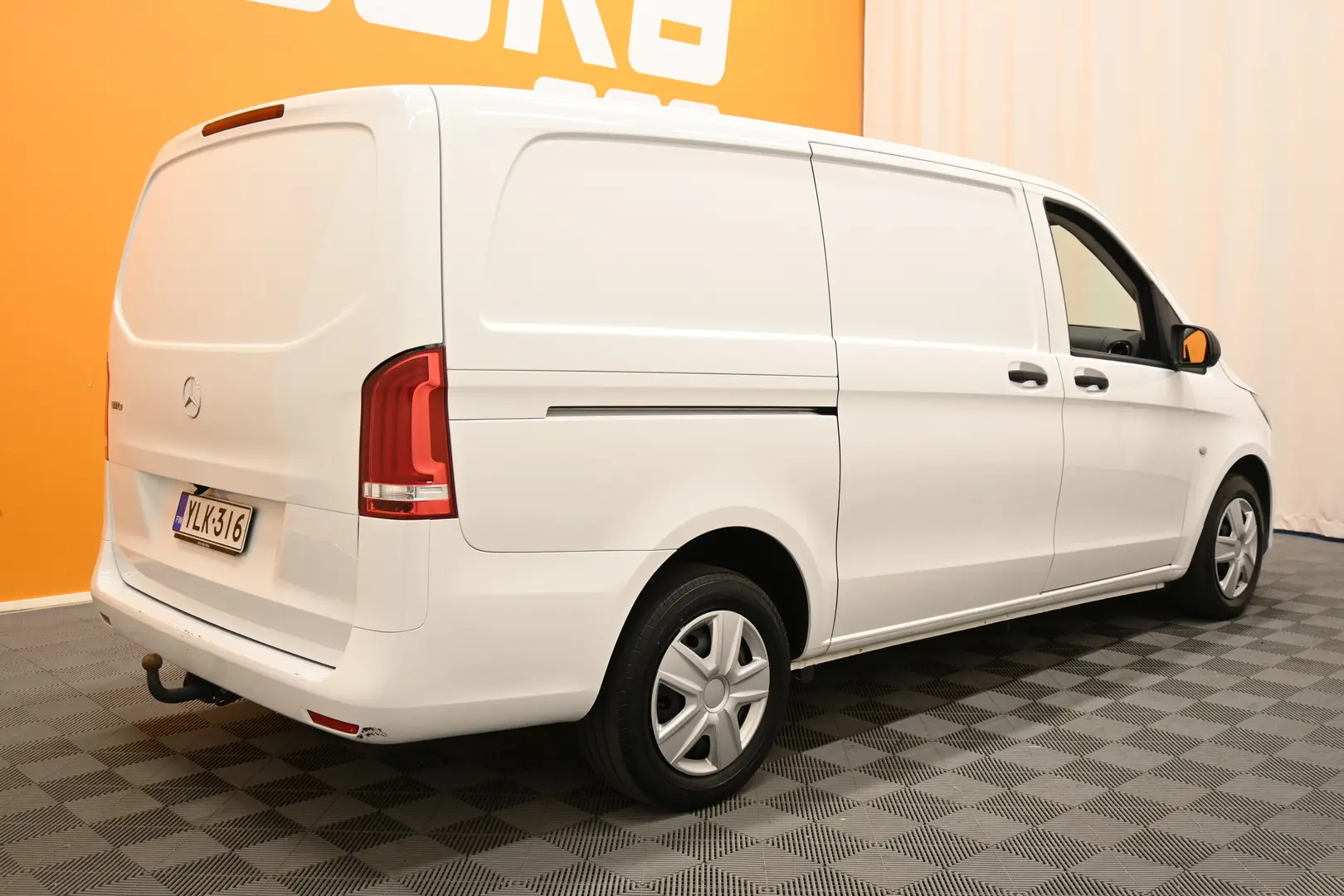 Car Image - FPeHzJC5u2qU1ggMD4zXZ