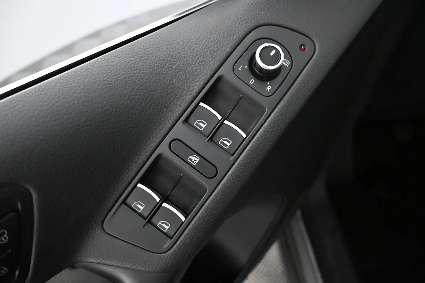 Car Image - 4KEKr0xuxUIpmBJrGd71ip