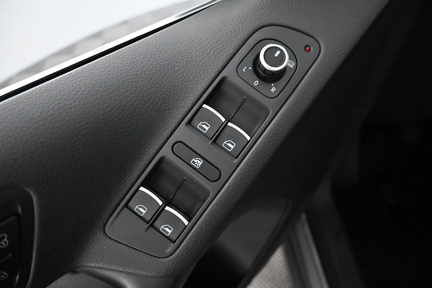 Car Image - 4KEKr0xuxUIpmBJrGd71ip