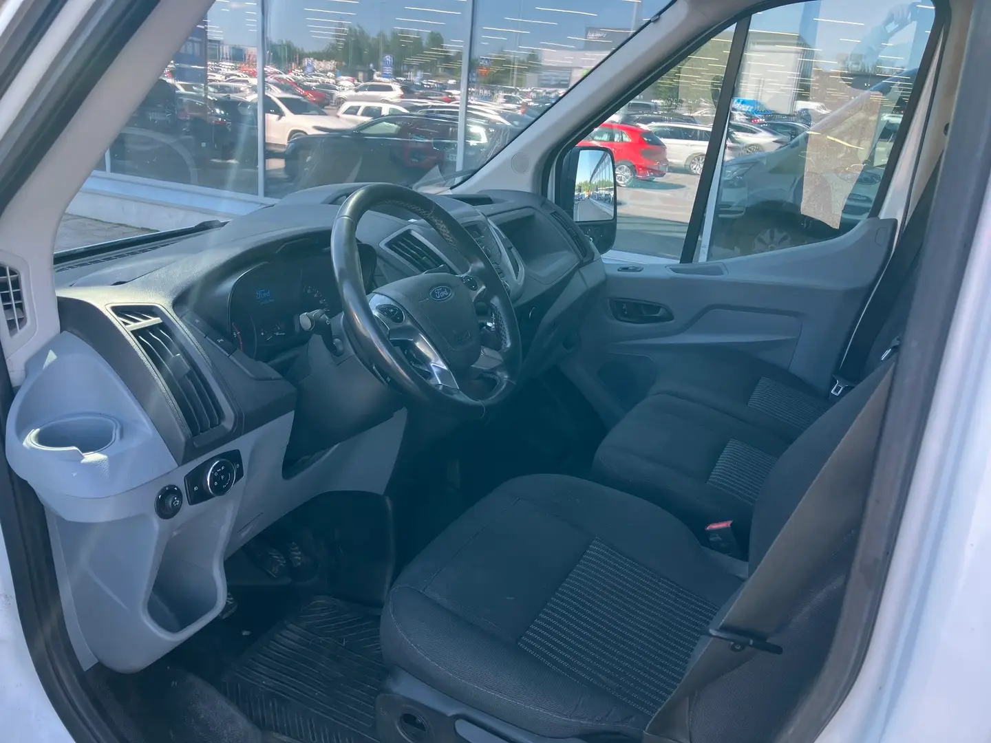 Car Image - Zg1OafkWaYfMxYWeVc0HH