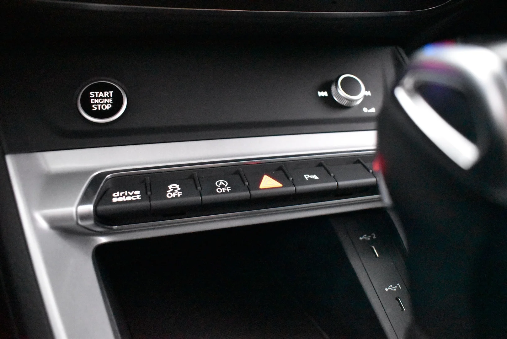 Car Image - jLUX11PJbcvHuckT2pRvM