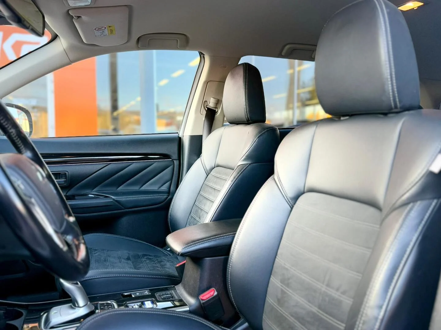 Car Image - 3SLFdLQ6mRklTEAM3xLRCX