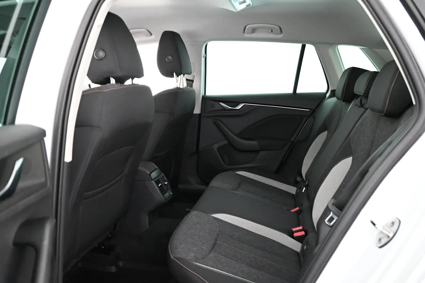 Car Image - 6XALRK9QNwwQRCgyroRArc