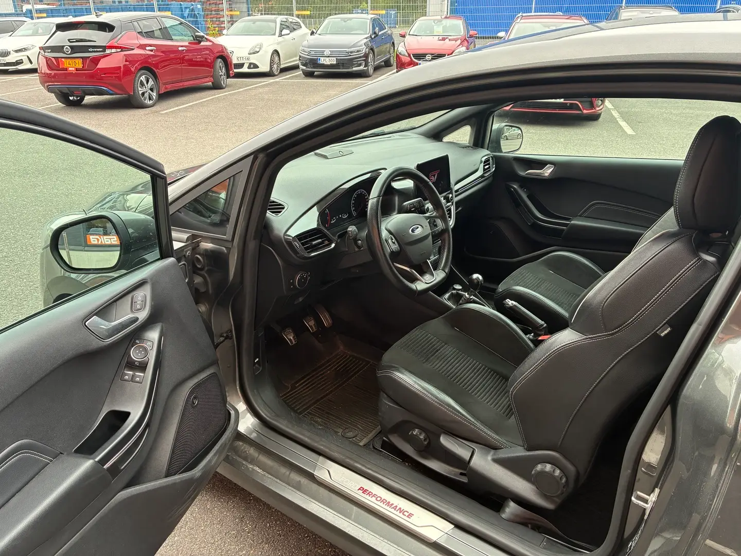 Car Image - 3tPsWsxPUz7dk885S0zky3