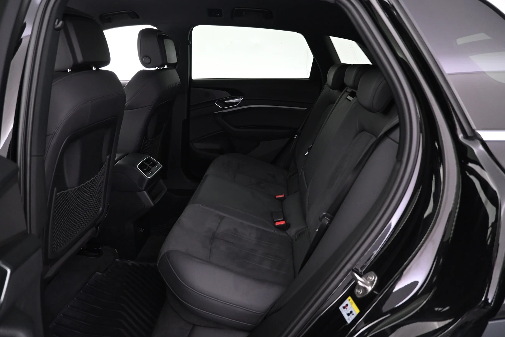 Car Image - 4y7MFHlHQiNX3nUFhfH0dl