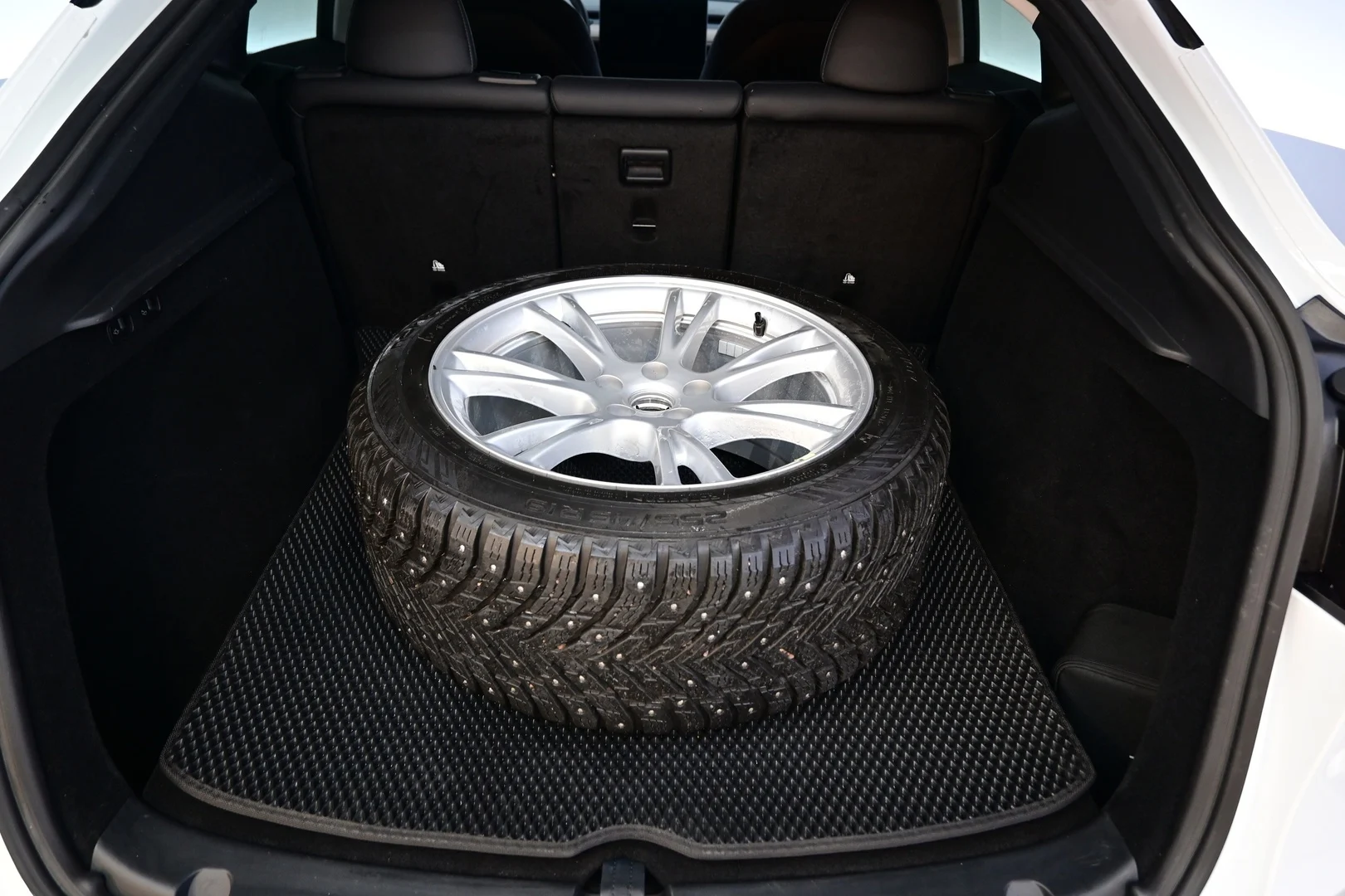 Car Image - 2ypVdXmv4cuoKeakPBzwlX