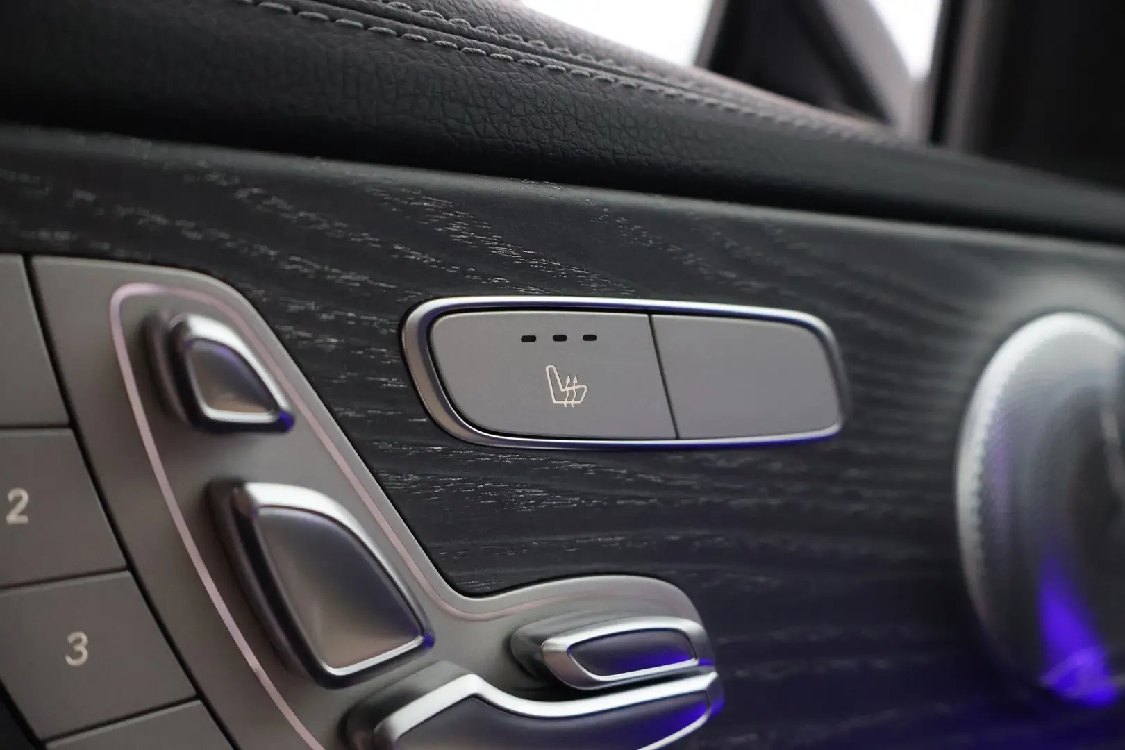Car Image - 5H331shrfcWo0ze9Ng9SiW