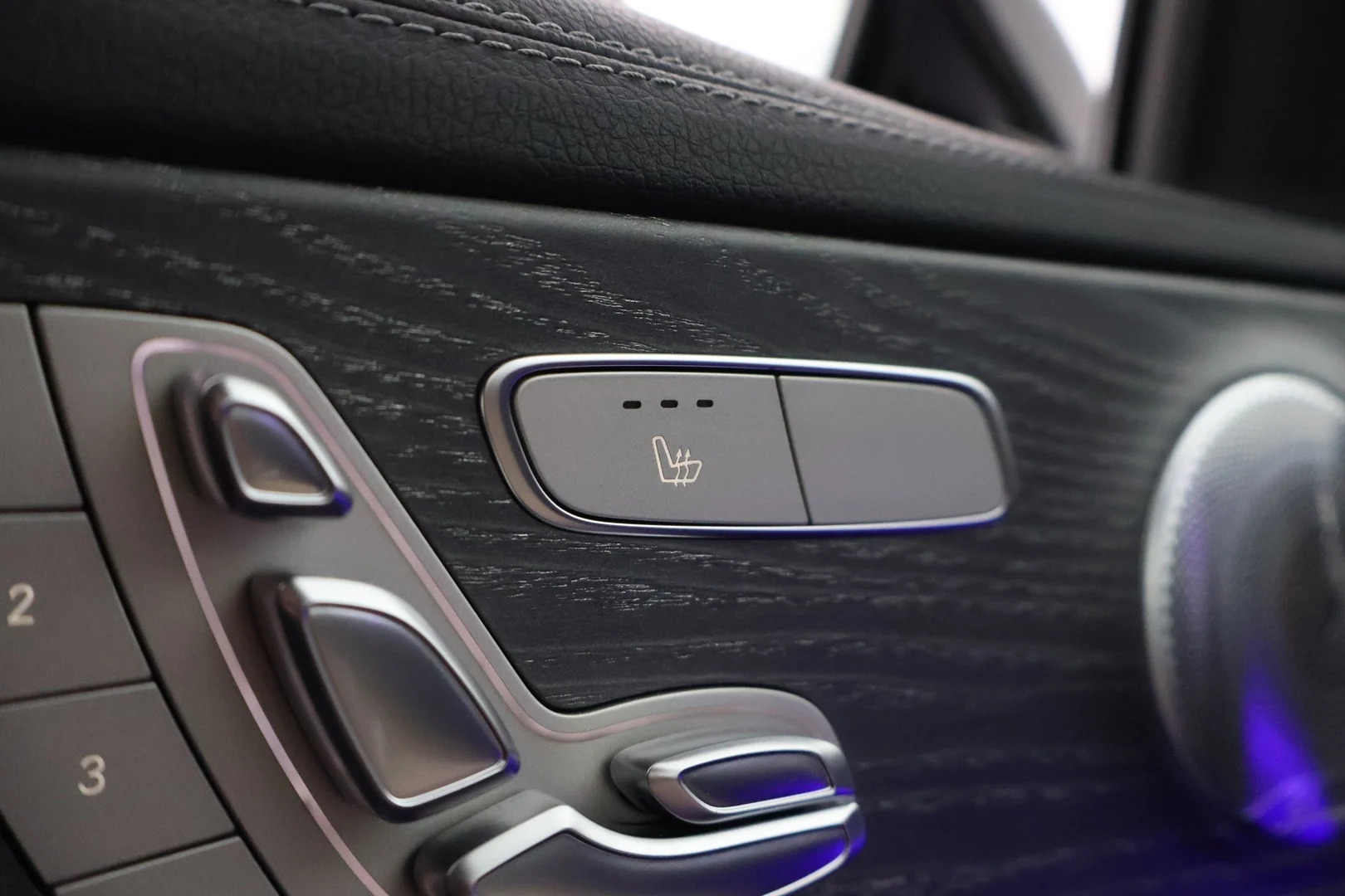 Car Image - 5H331shrfcWo0ze9Ng9SiW
