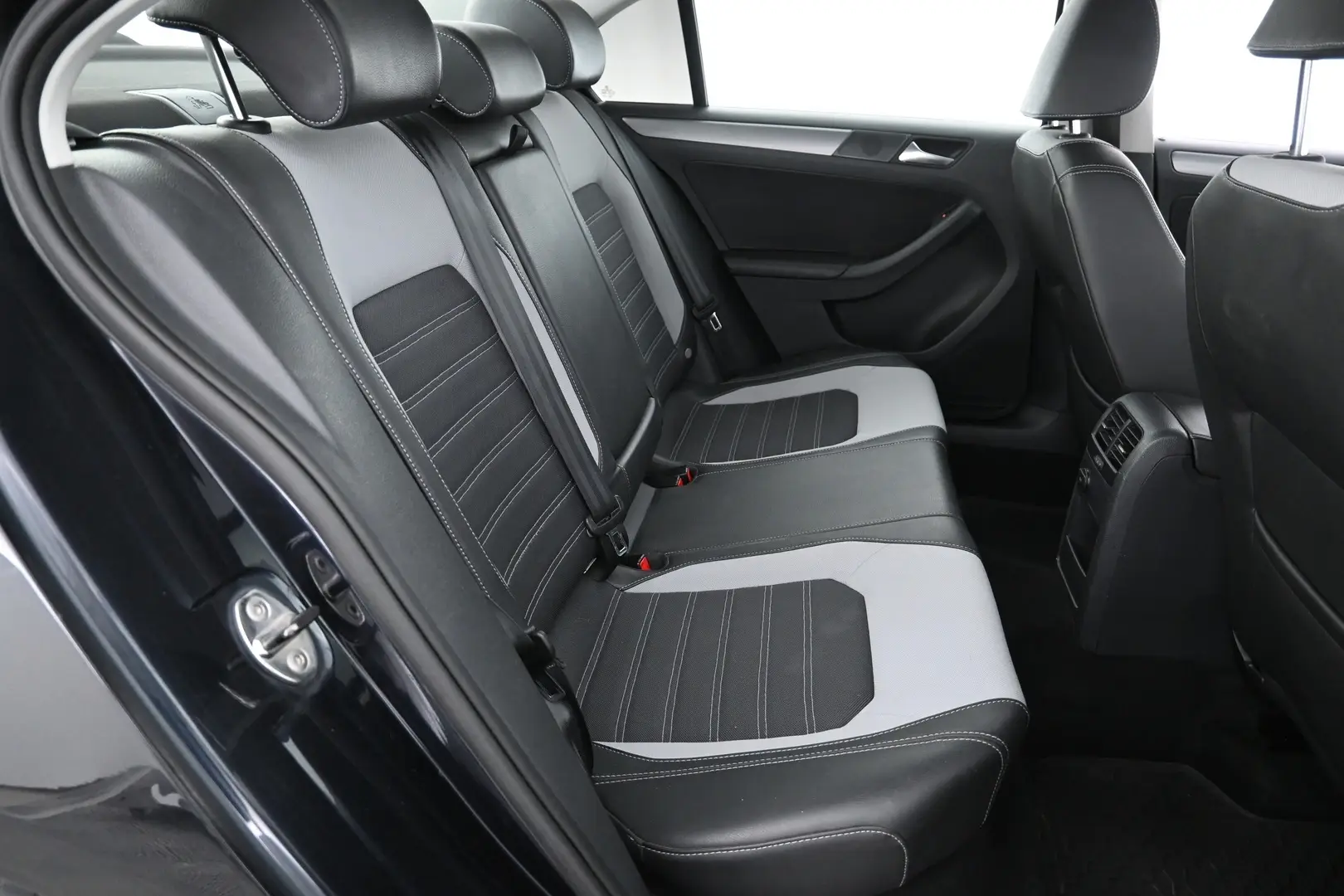 Car Image - 2Y8UQVmTqpf4xjzWVcuko1