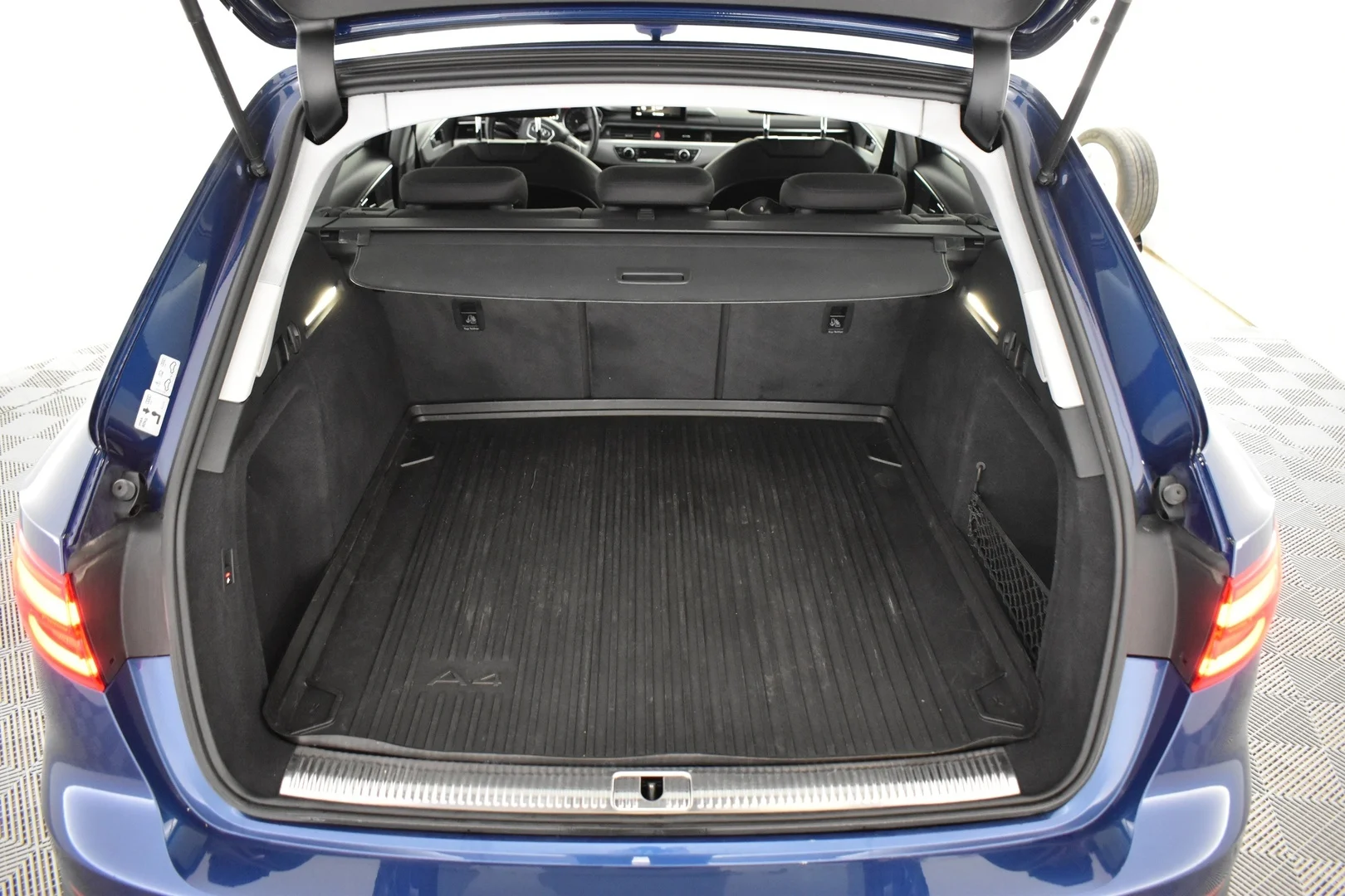 Car Image - 37bQNpfaFR9haYB18w31TM