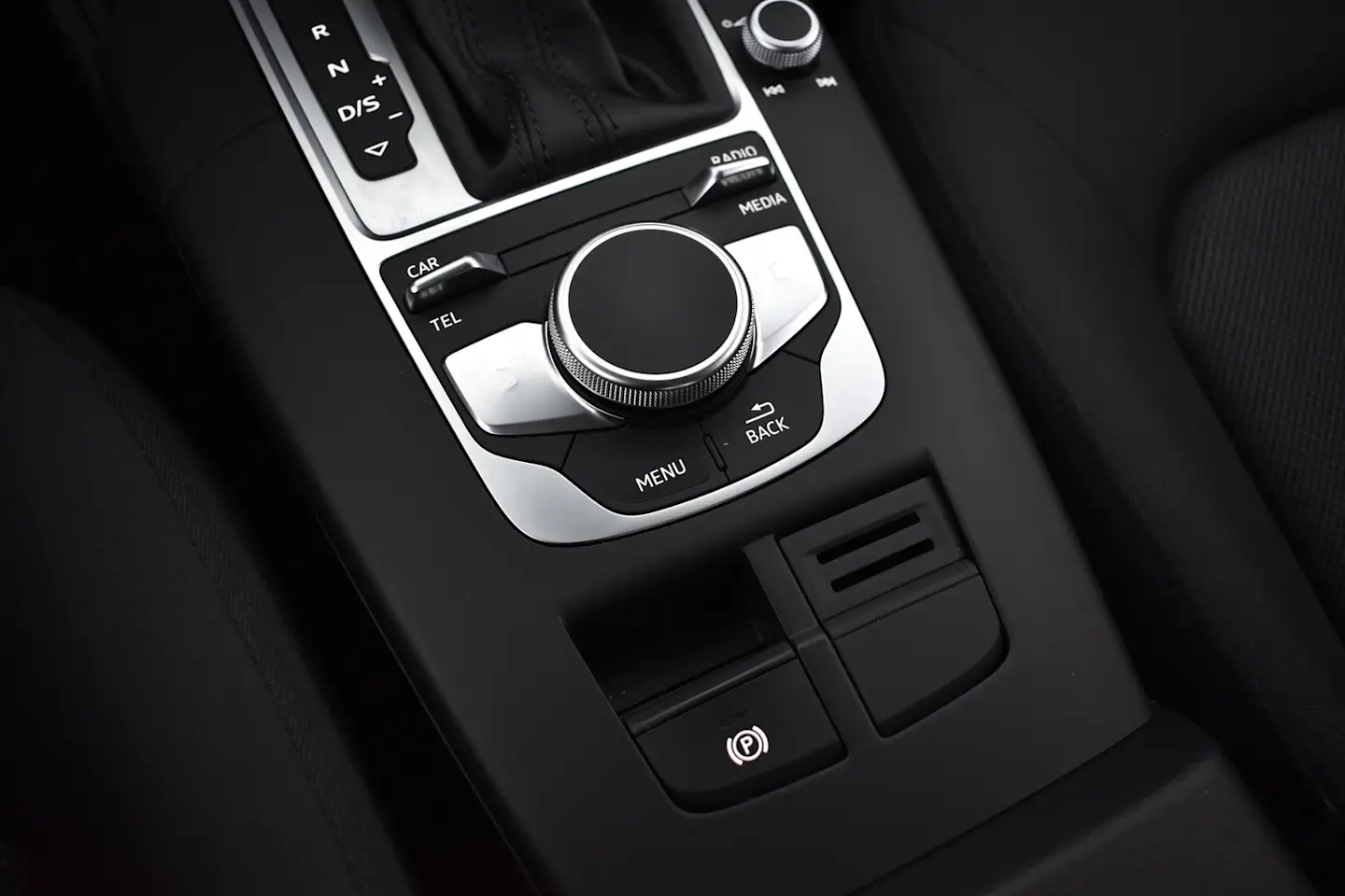 Car Image - 3UxOW2RicncyZbS9XYZtTL