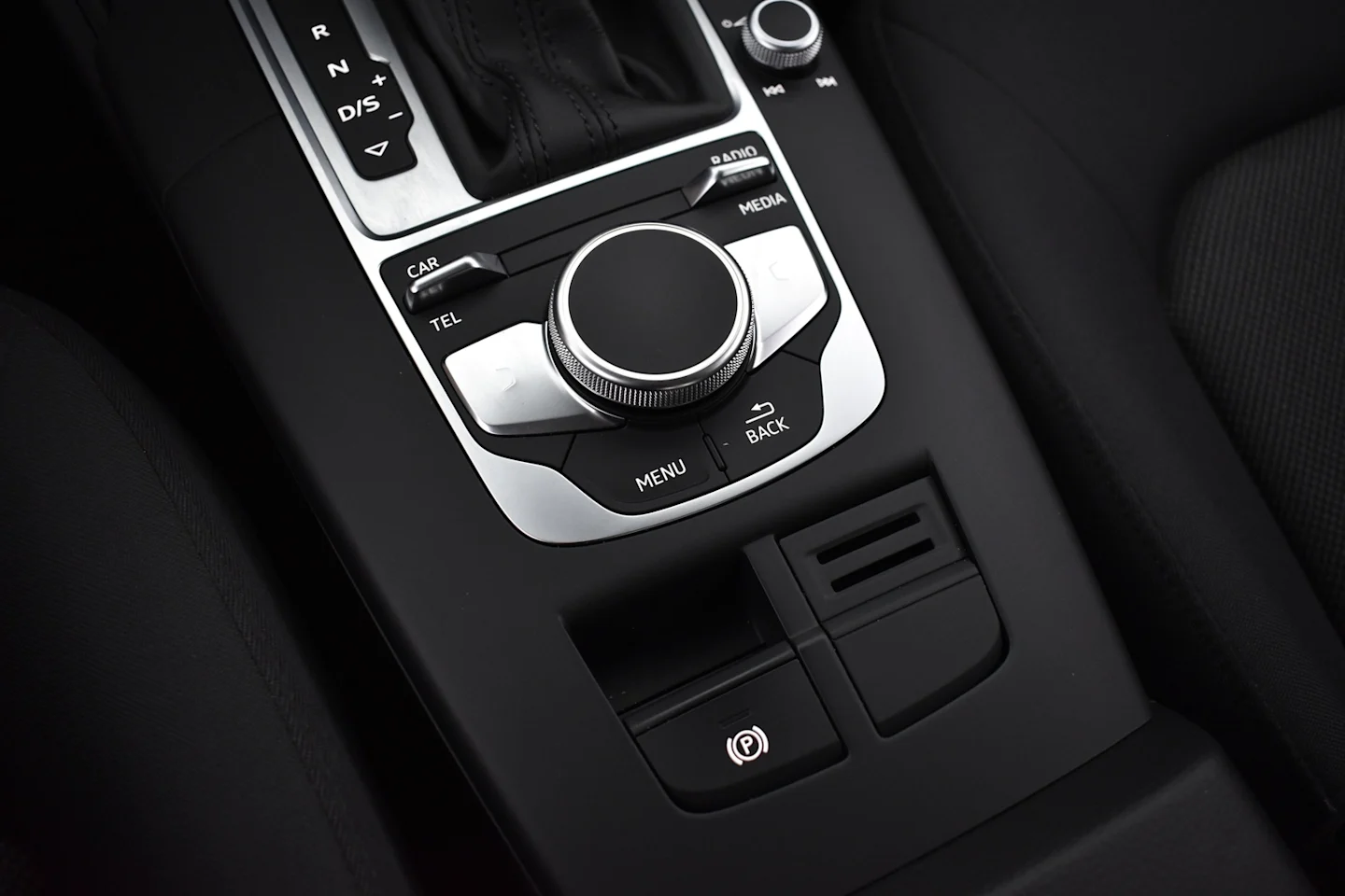 Car Image - 3UxOW2RicncyZbS9XYZtTL