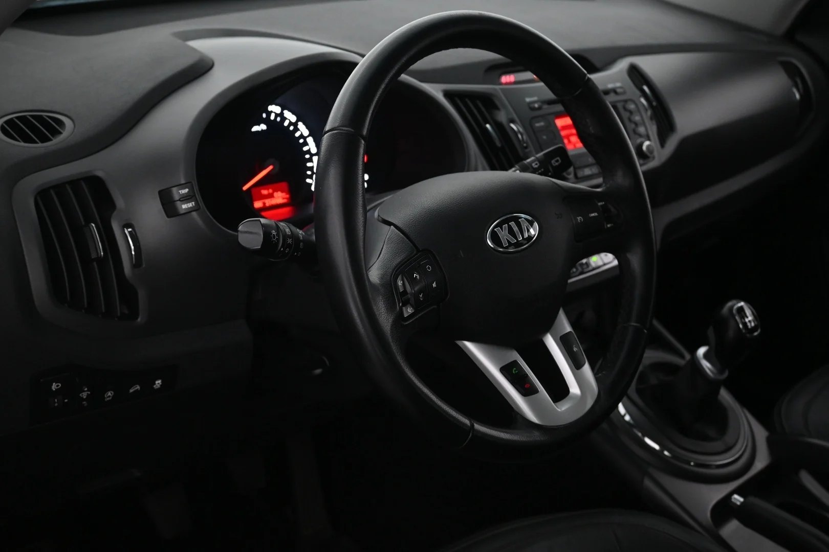 Car Image - 7bsJpUb39fROl6dMJD6Jjw