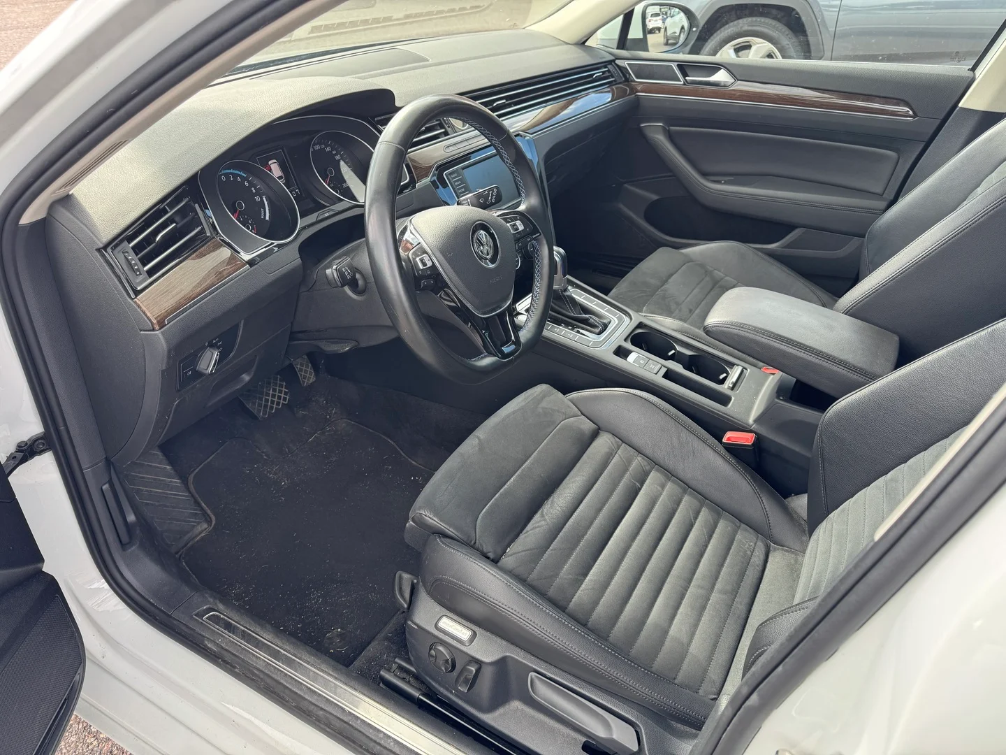 Car Image - 668gSn8dHmEZterJ0BJ70s