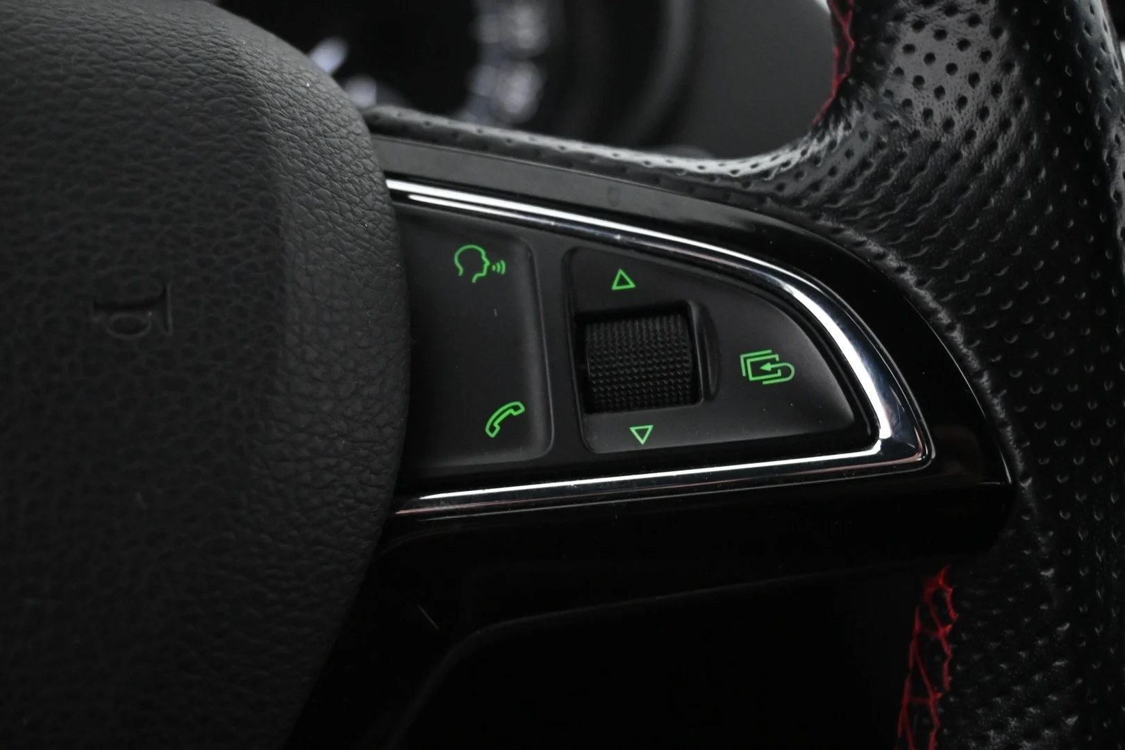 Car Image - dXYF3UzpEi1I6avoTLxot