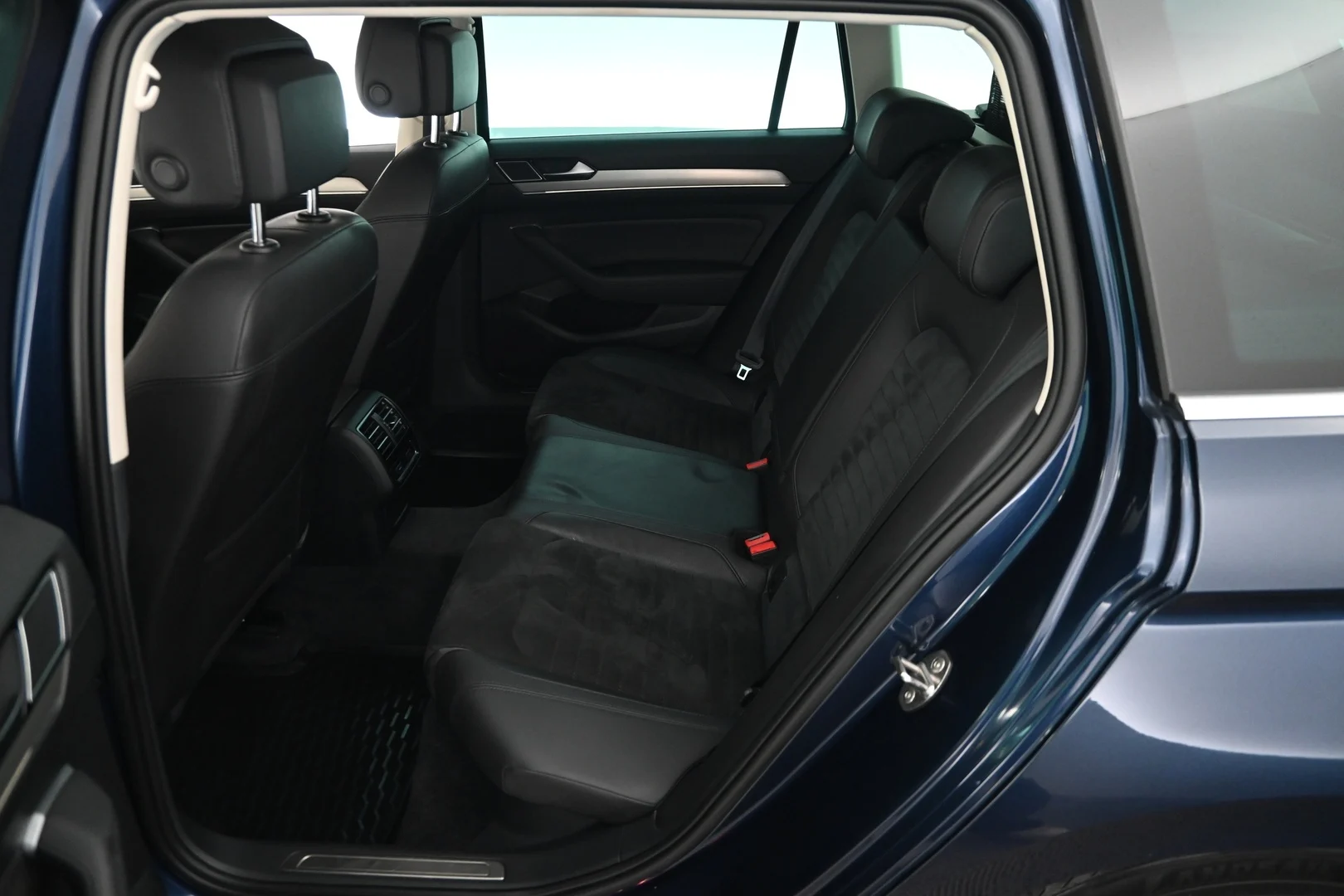 Car Image - 5wxplT5sKTbbz5Ekp2Jpn9