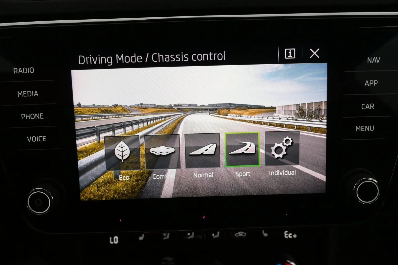 Car Image - 5P0LnYXkrEtlGct9WYMtRX