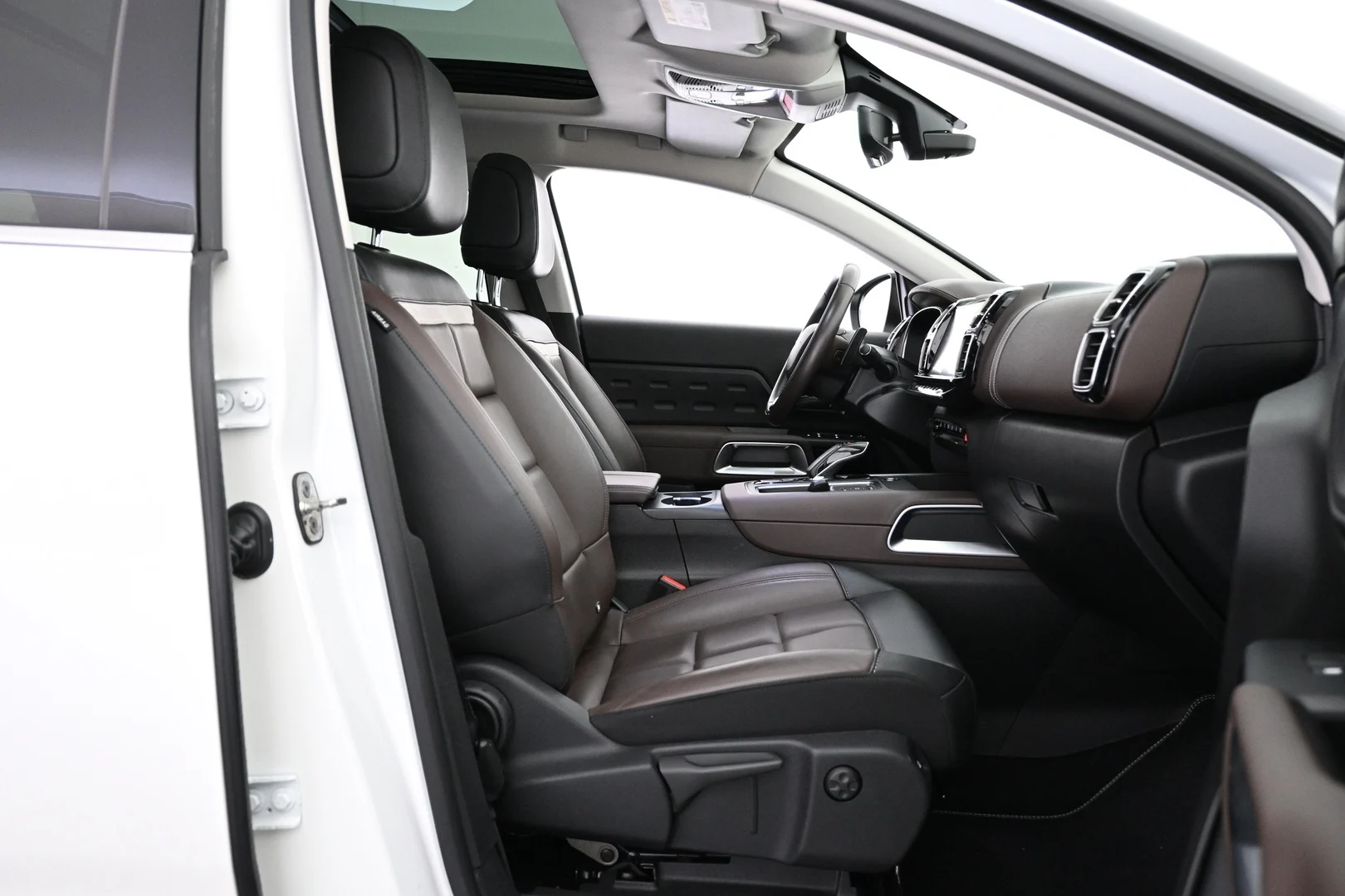 Car Image - 1lCcYeQlJ2DGCmHfReunKA