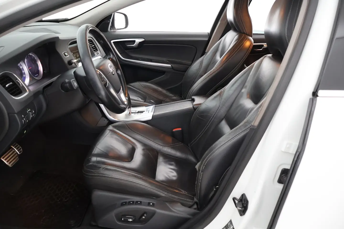 Car Image - 75djZFcxJMzBWvWSkKeMEL