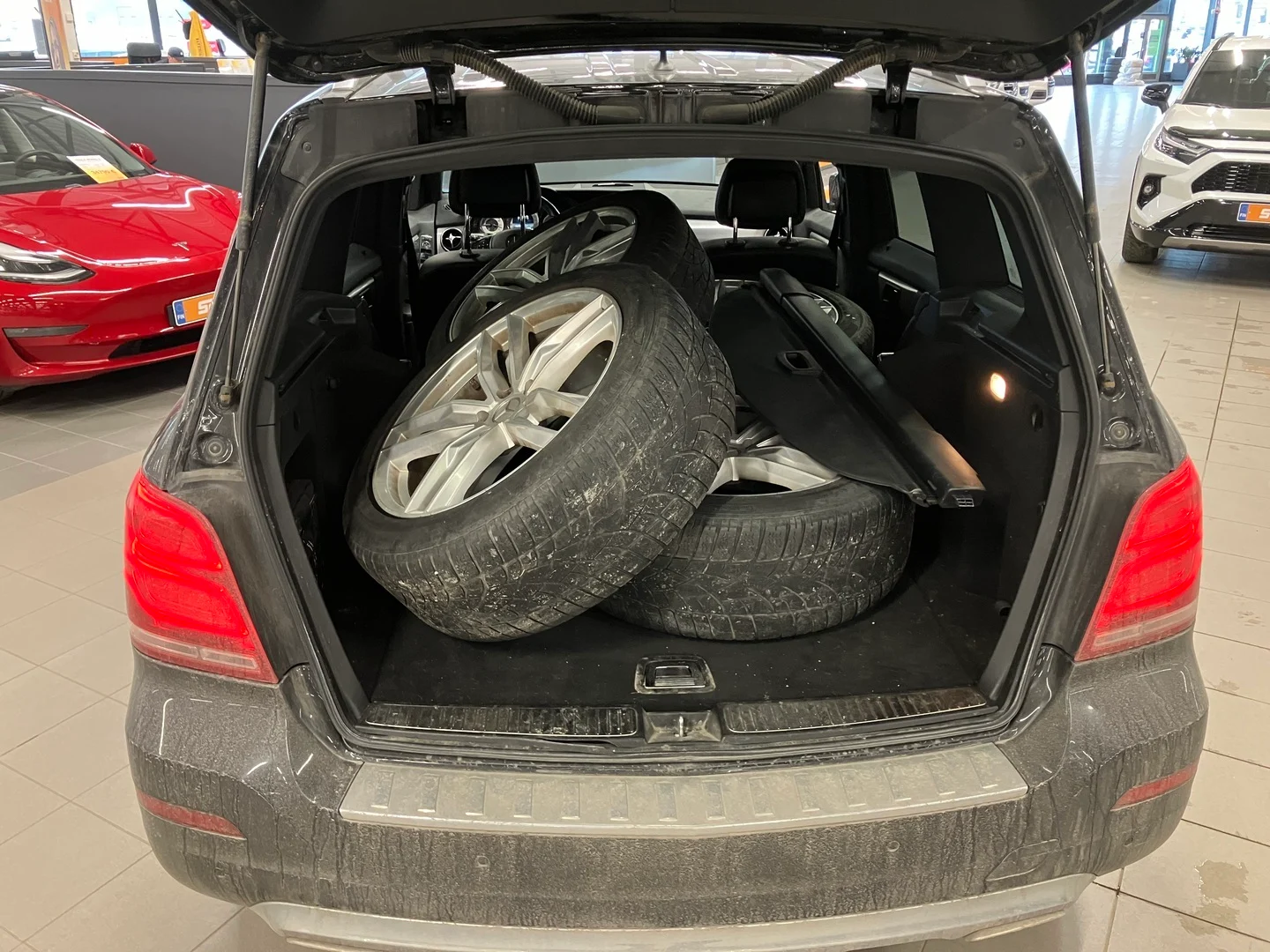 Car Image - YwF9ZjDPHPXAWbHz6LjiG