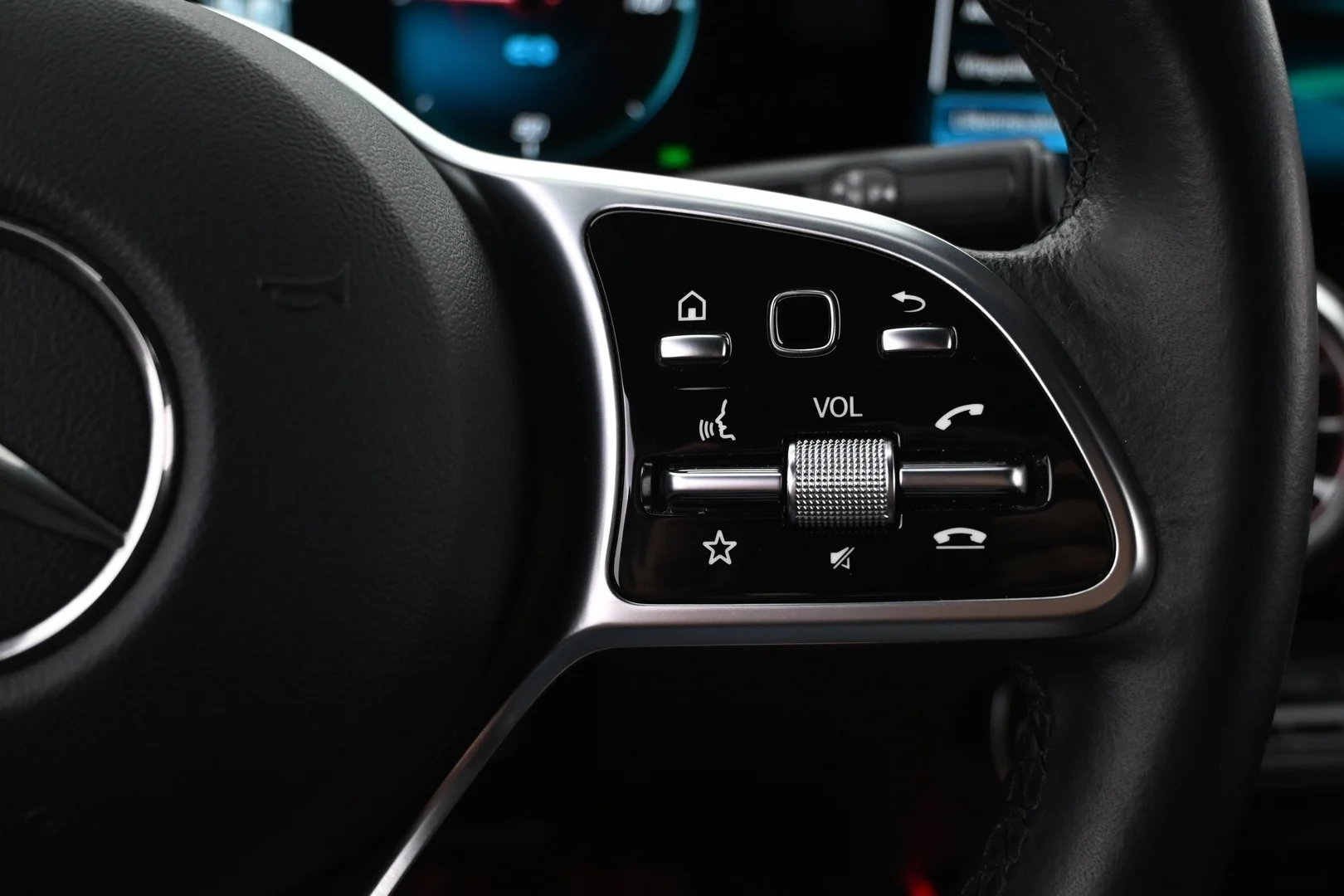 Car Image - 4licdQg1UjH8qLx4GvOF9O