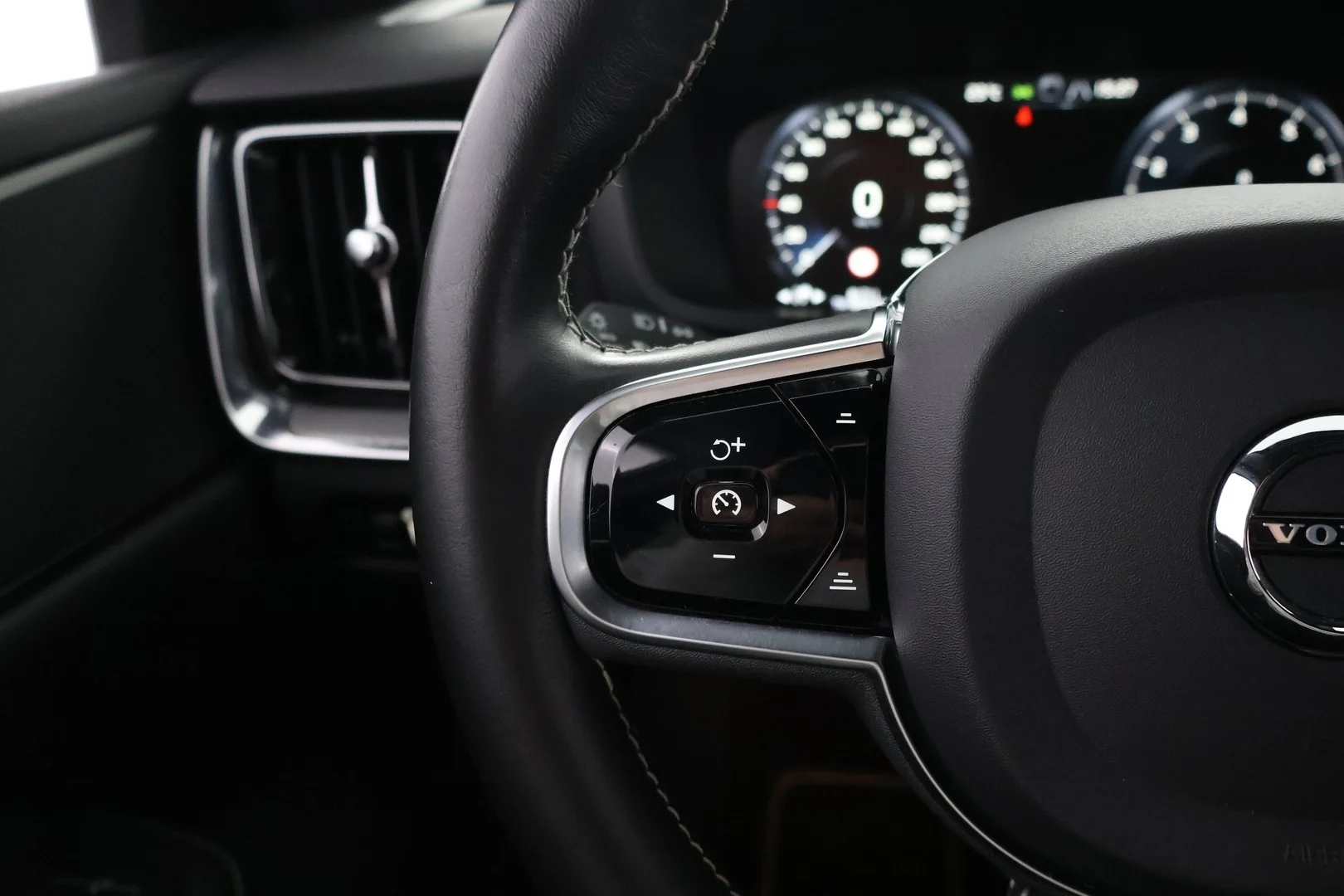 Car Image - 1Fpq9bJEU2MzFkSznXvD6h