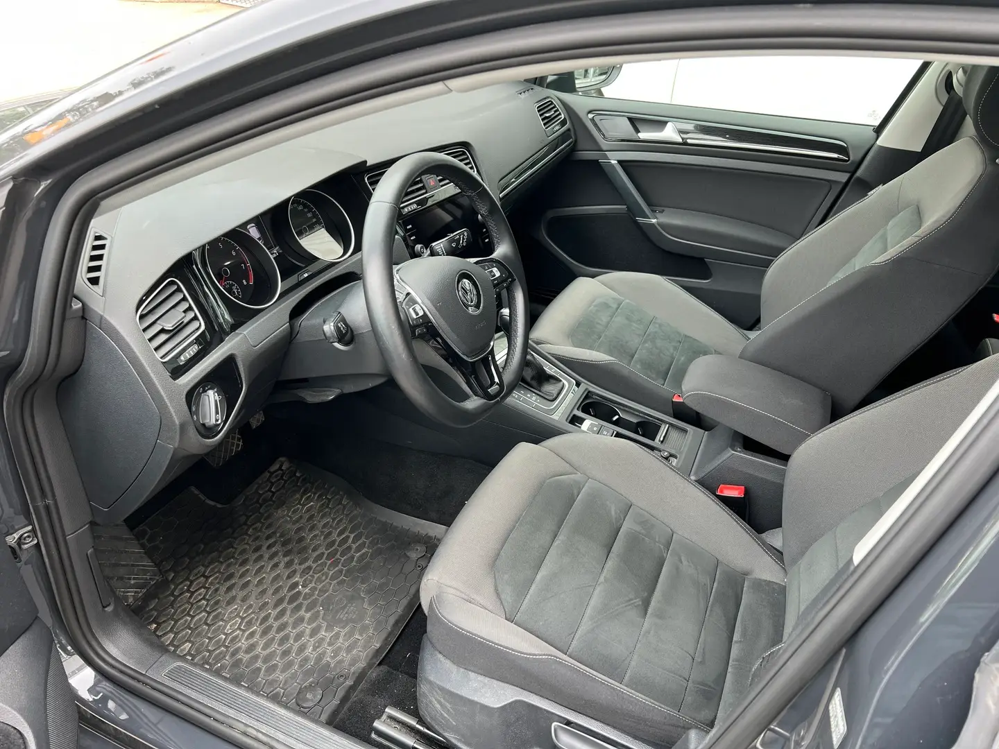Car Image - 7lll9T3Ku9AQpCndcWo8Fa
