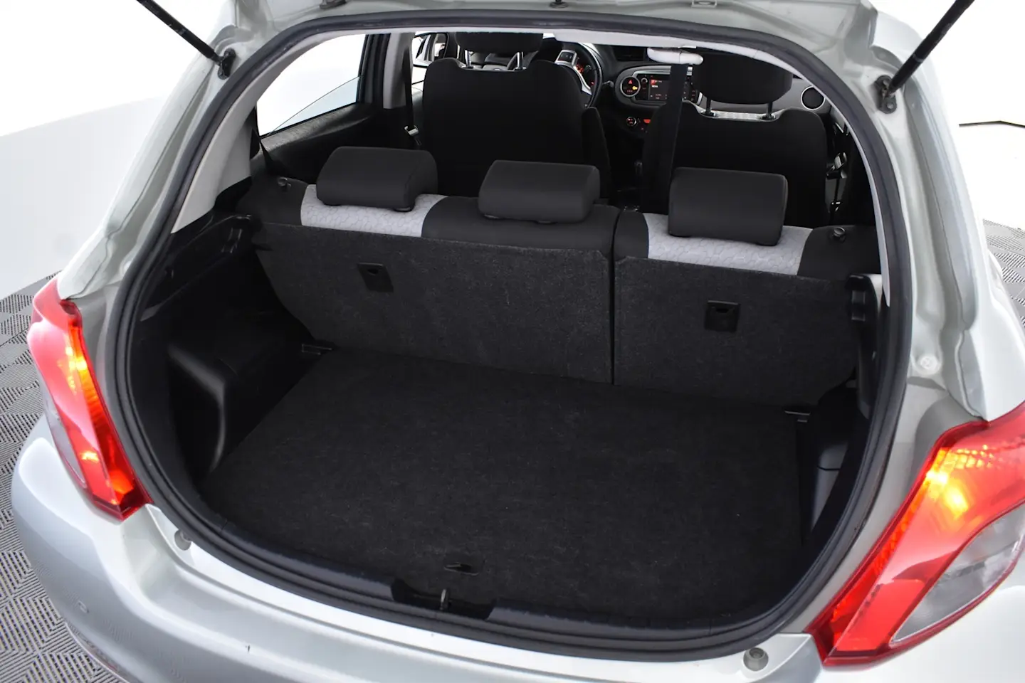 Car Image - 5afBe8hYLI6YApIb6TYEws