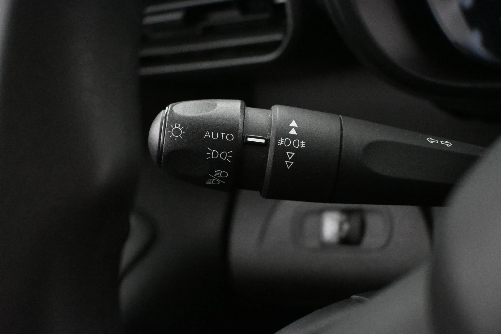 Car Image - 11jq7NfPVbdy8AlQojX4xy